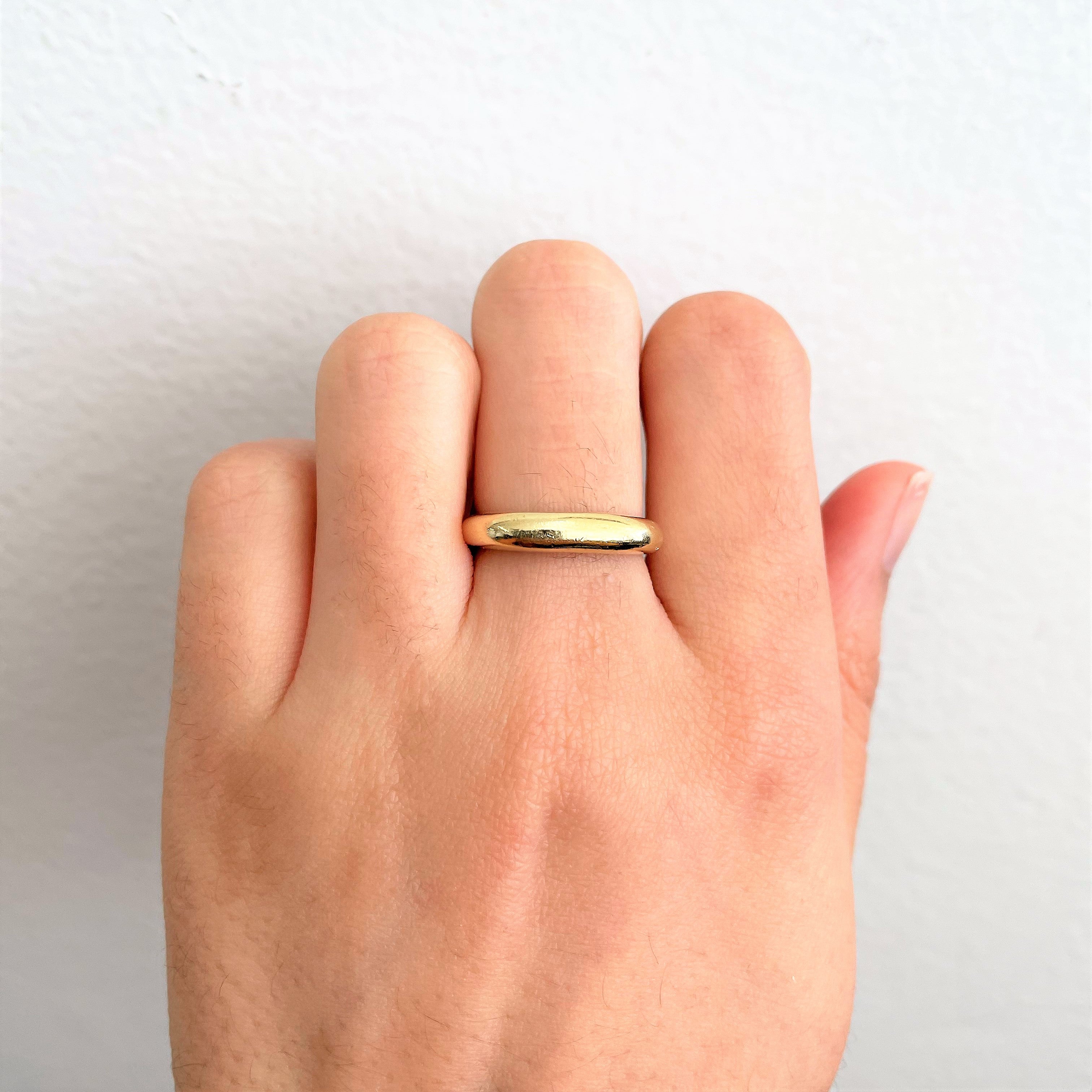 Italian Rounded Flat Front Gold Band | SZ 6.25 |