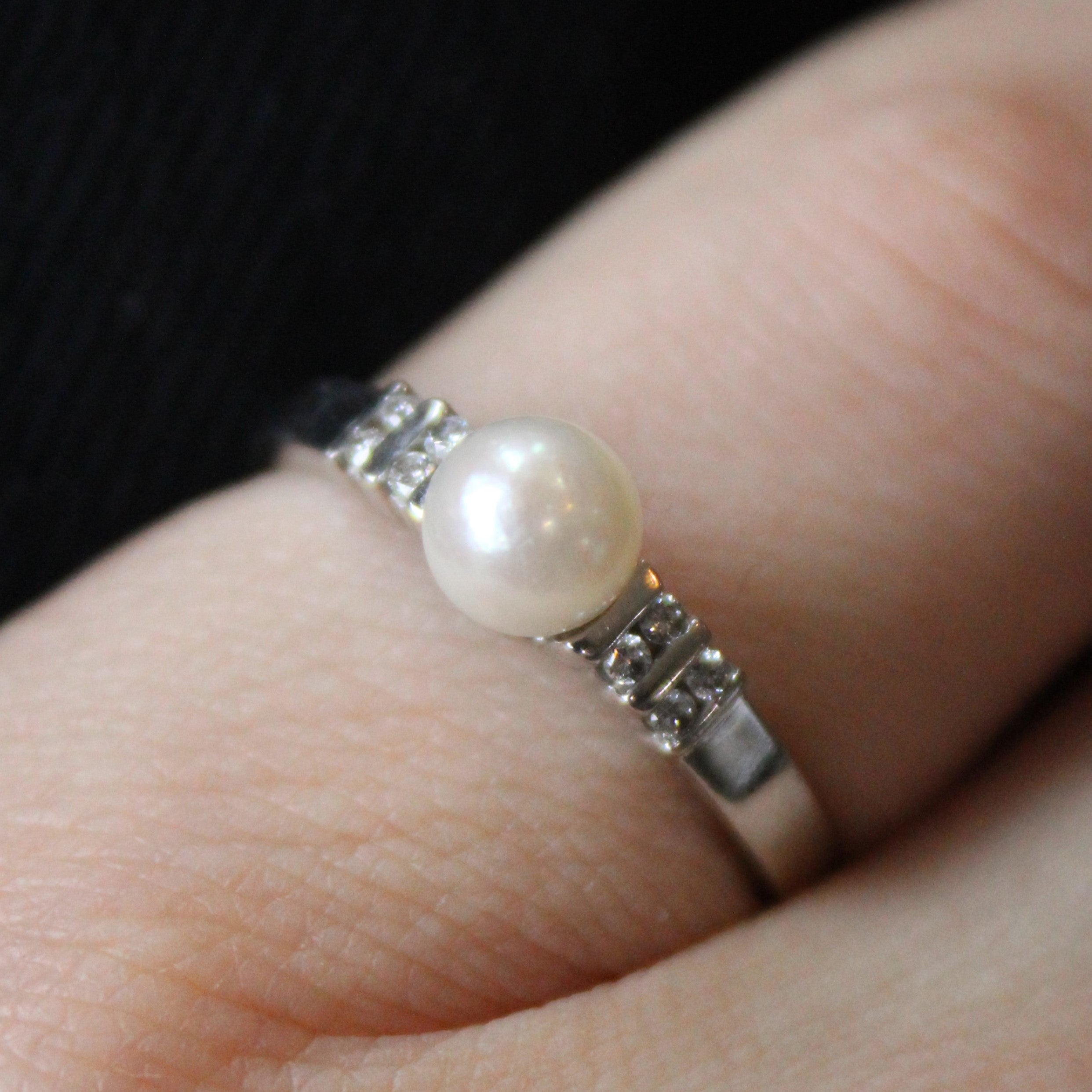 Pearl & Diamond Ring | 0.07ctw | SZ 7 |