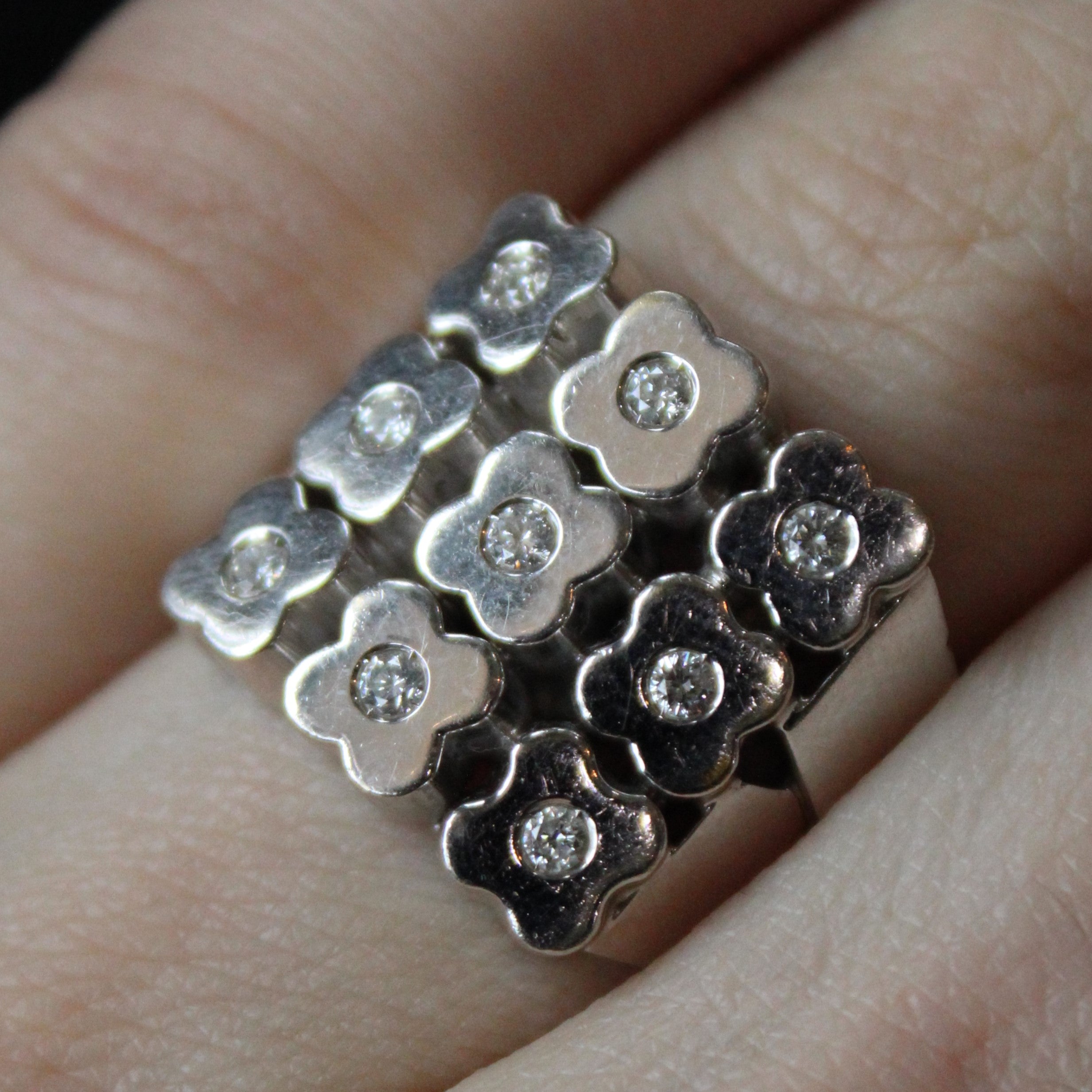 Bague fleur sertie de diamants en grille | 0,27 ct | Taille 7,5 |
