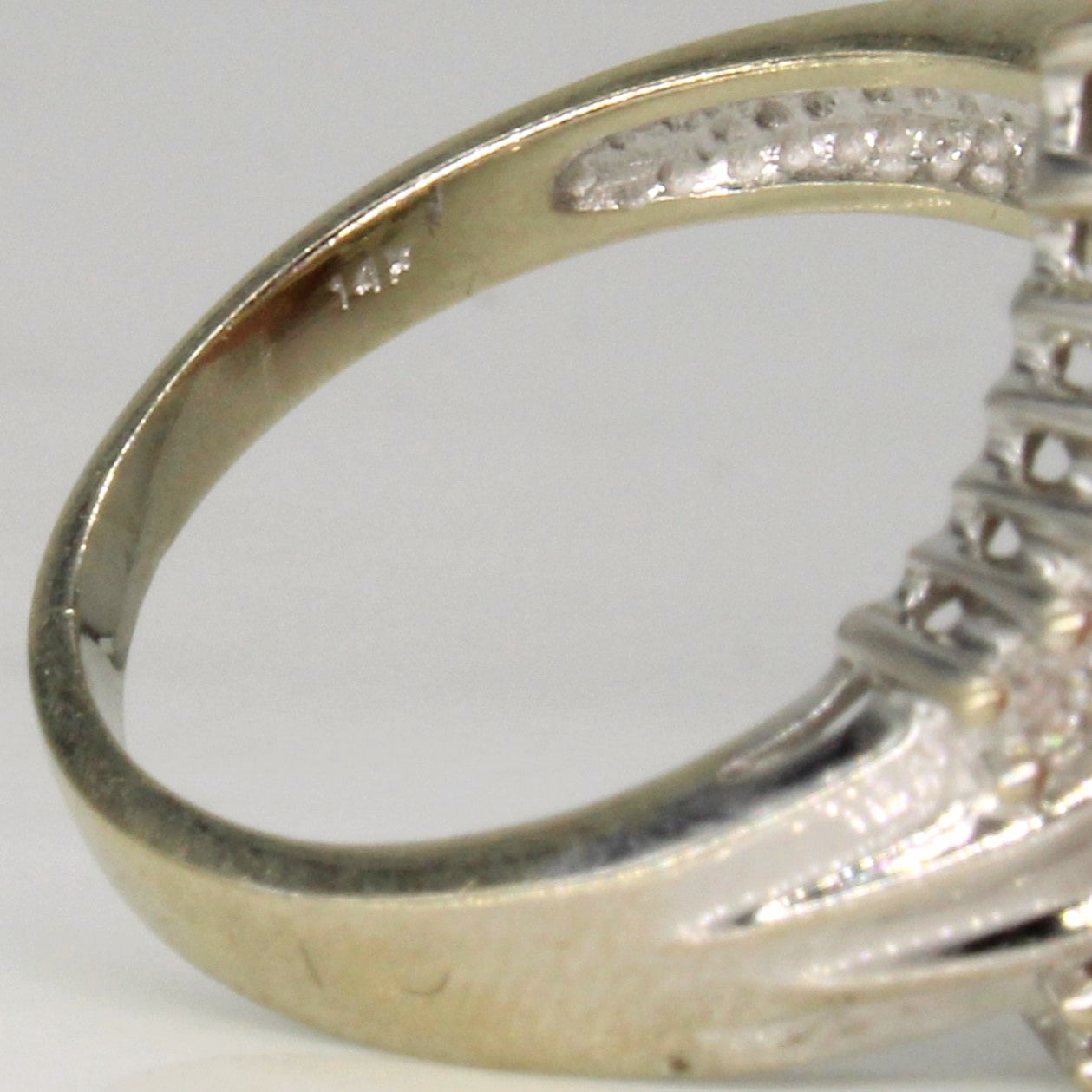 Bague de fiançailles sertie de diamants | 0,82 ct | Taille 6,25 |