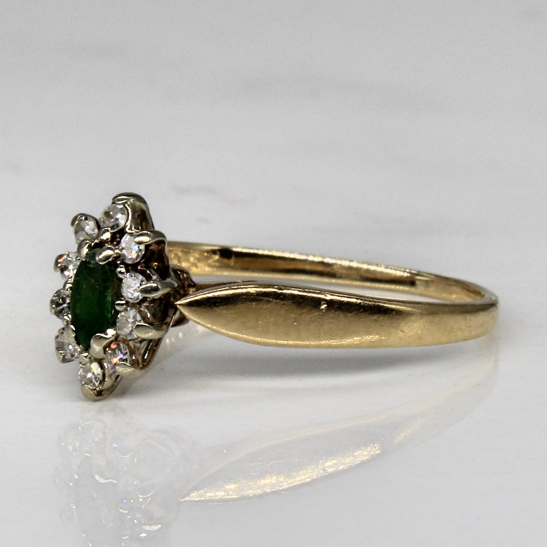 Bague sertie de diamants et d'émeraudes | 0,10 ct au total, 0,07 ct | Taille 6,5 |