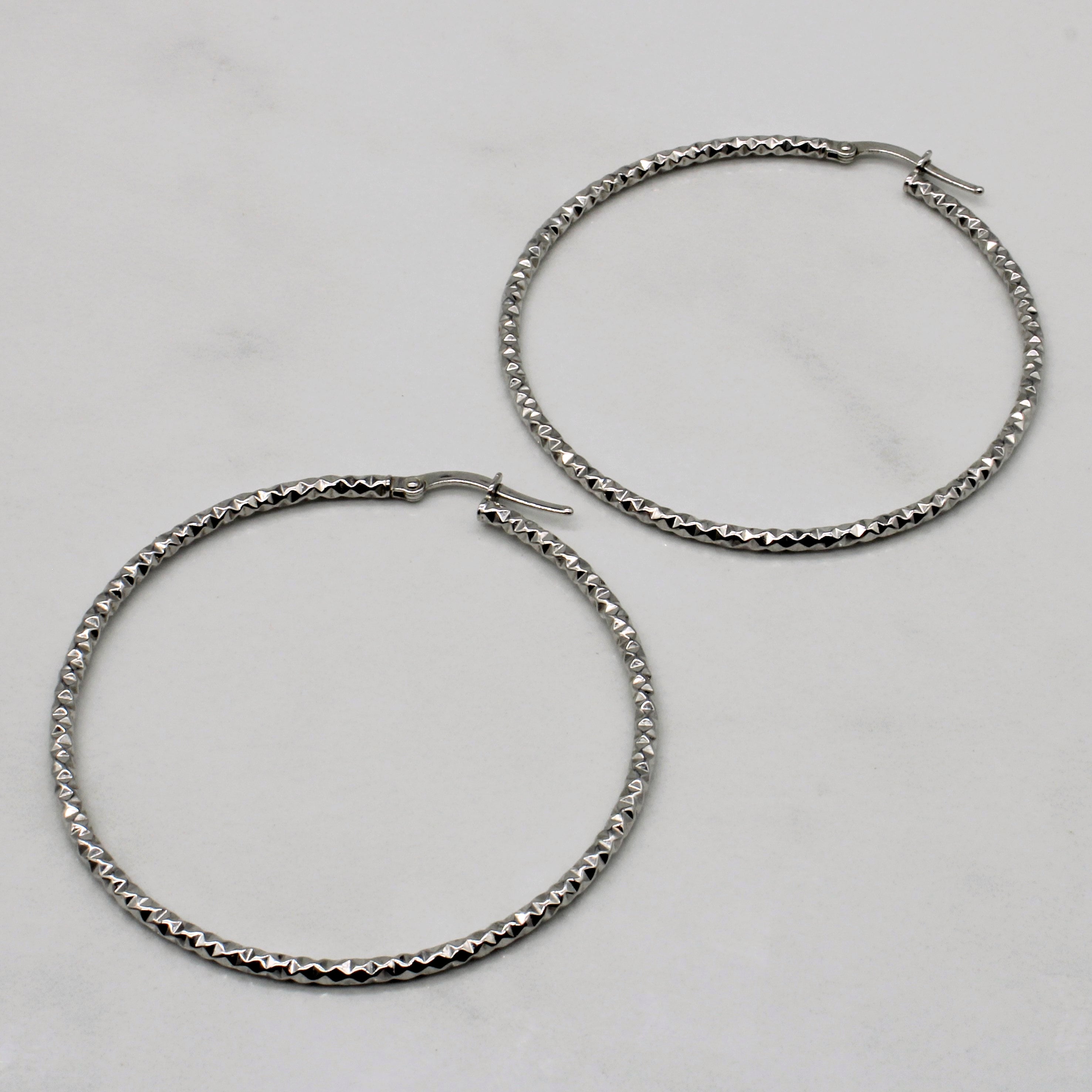 Boucles d'oreilles créoles en or blanc étincelant |