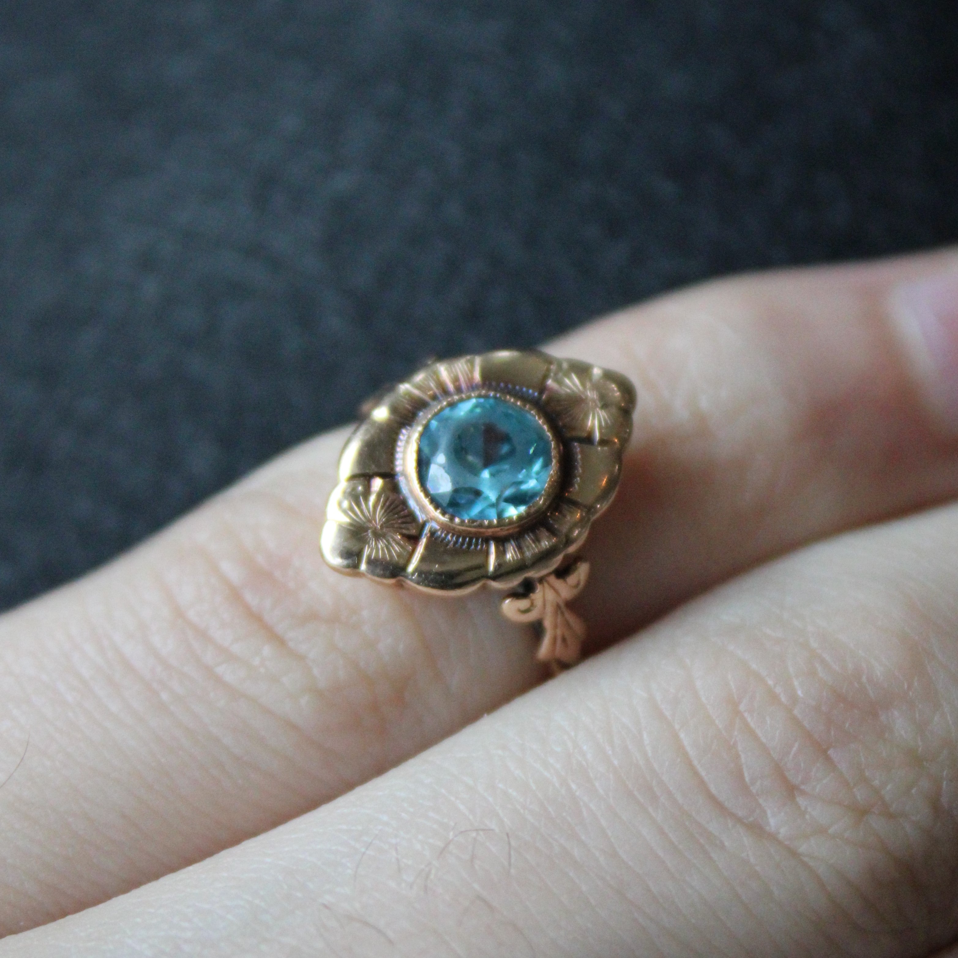 1930s Blue Zircon Cocktail Ring | 1.07ct | SZ 3.5 |