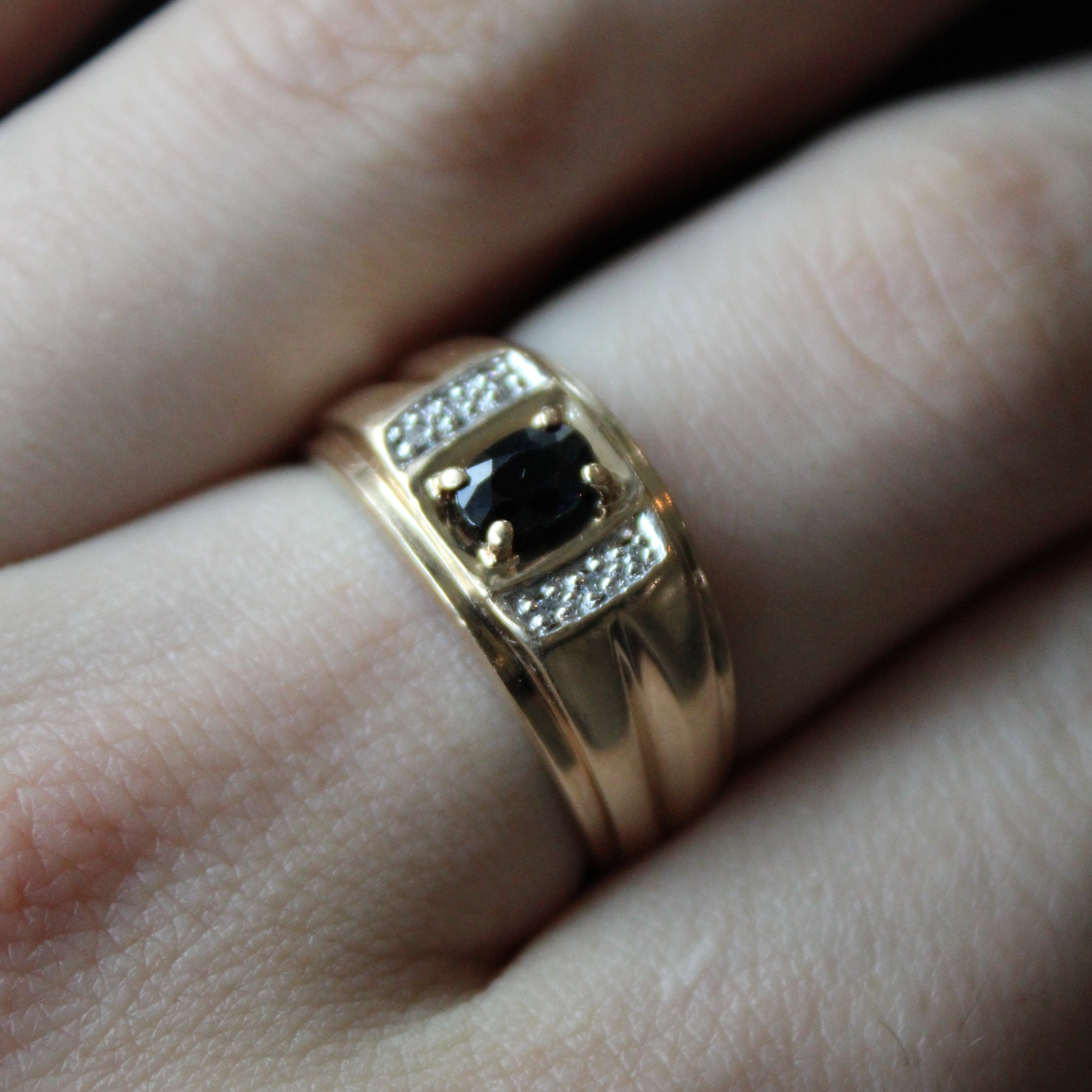 Bague large en saphir et diamants | 0,48 ct, 0,03 ct au total | Taille 9,75 |