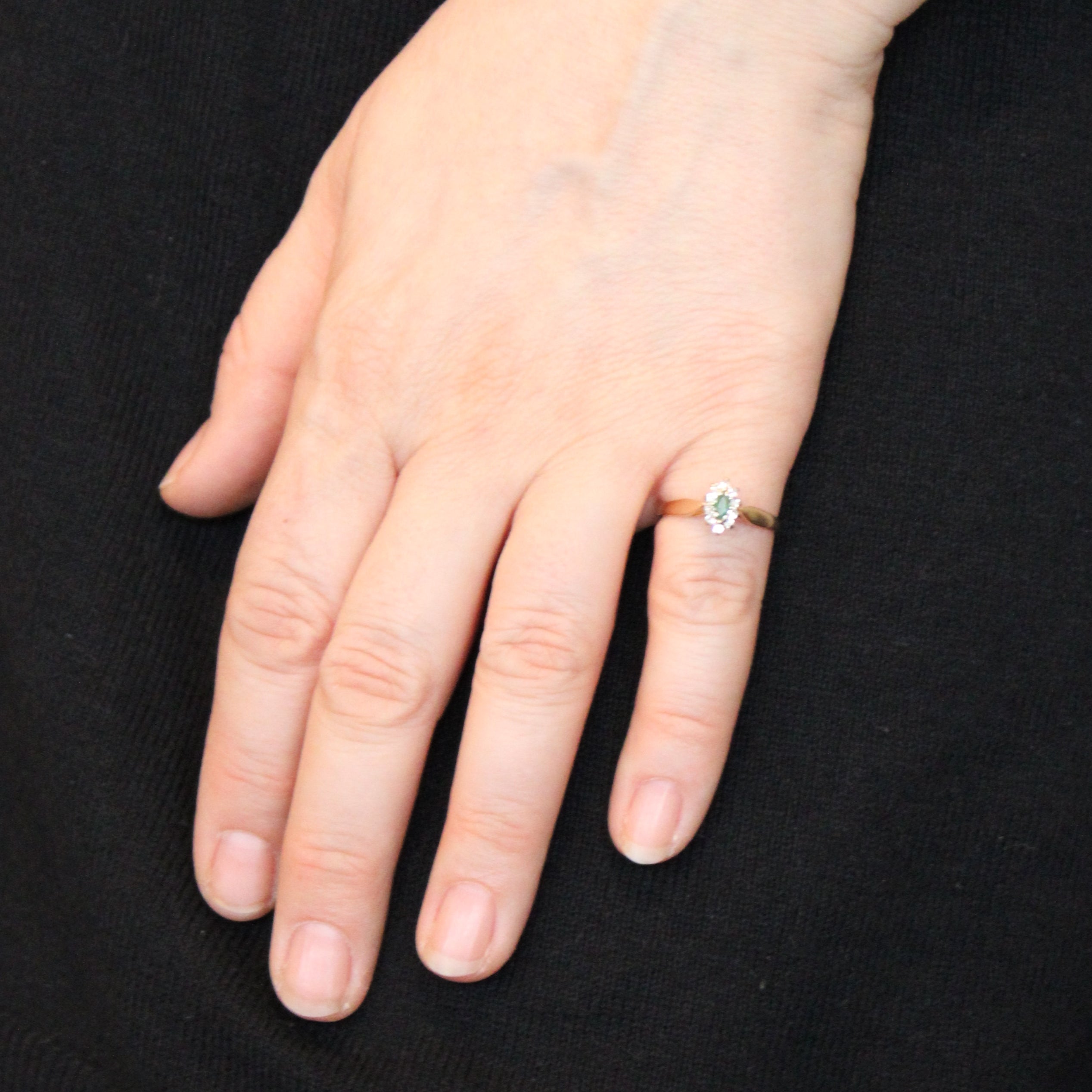 Bague sertie de diamants et d'émeraudes | 0,10 ct au total, 0,07 ct | Taille 6,5 |