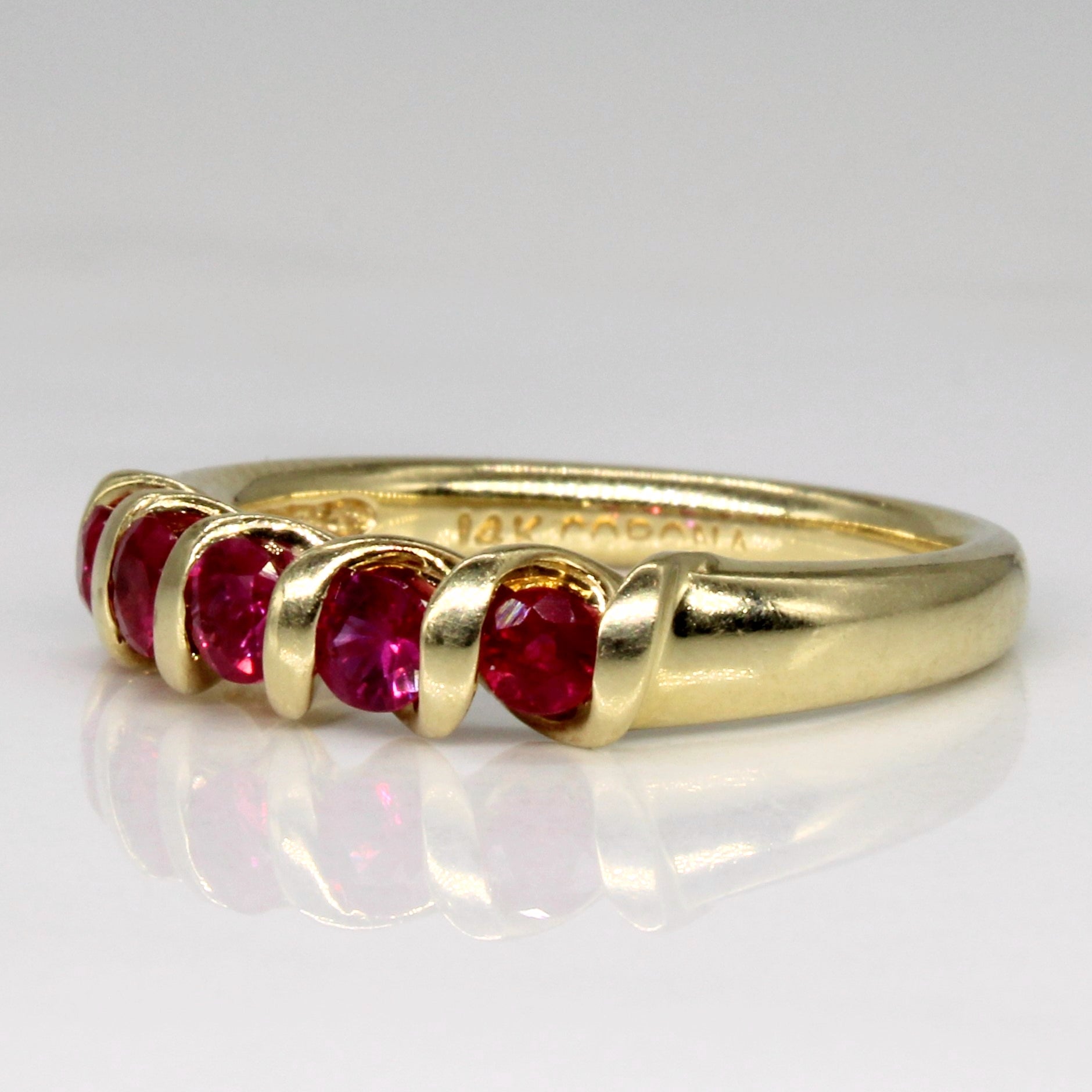Bague cinq rubis synthétiques | 0,60 ct au total | Taille 6,5 |