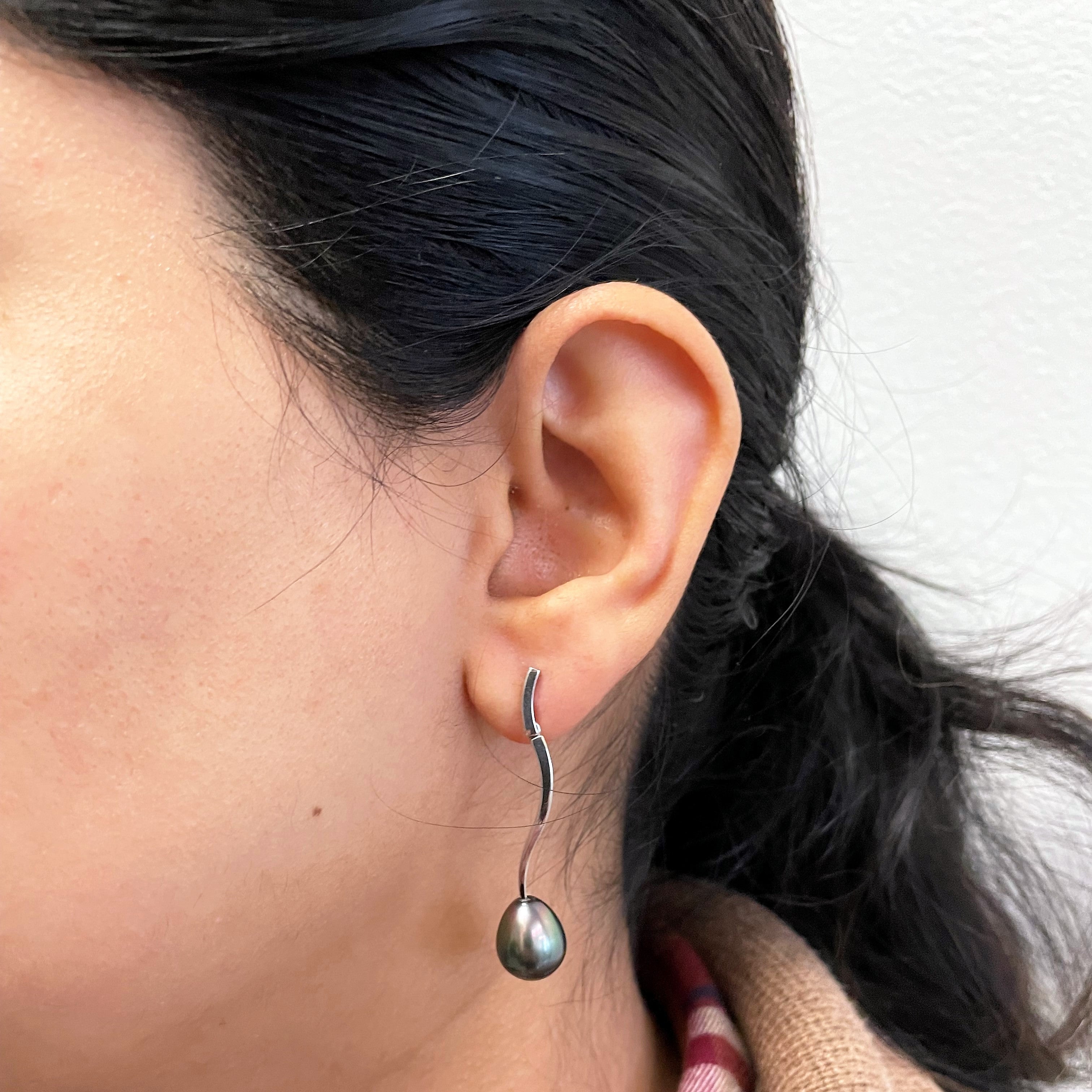 Tahitian Pearl Drop Earrings |