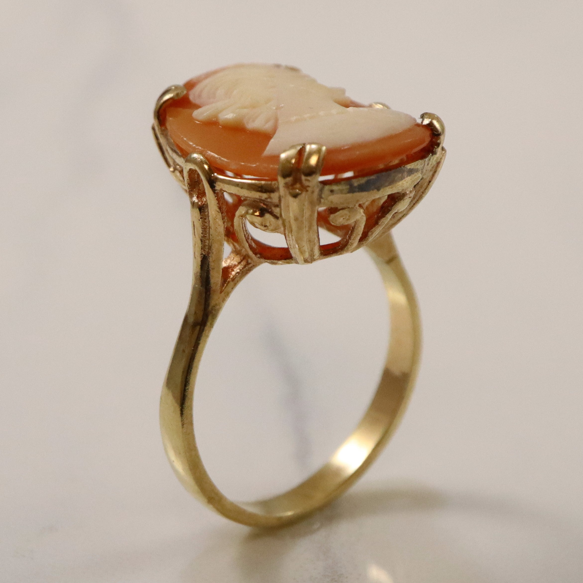 Shell Cameo Ring | 5.25ct | SZ 9.25 |