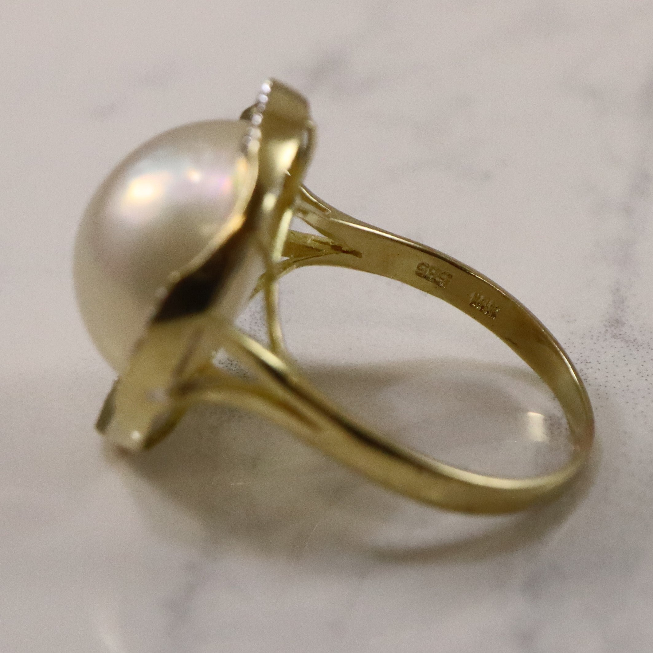 Bezel Set Mabe Pearl & Diamond Cocktail Ring | 0.12ctw, 15.00ct | SZ 8.5 |