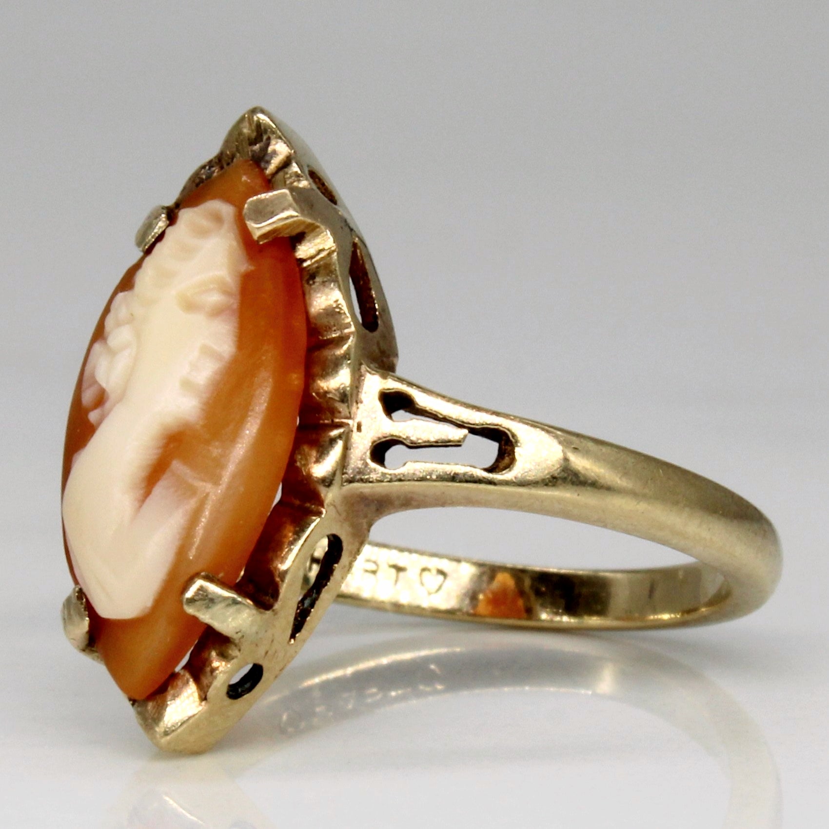 Seashell Cameo Cocktail Ring | 1.40ct | SZ 6 |