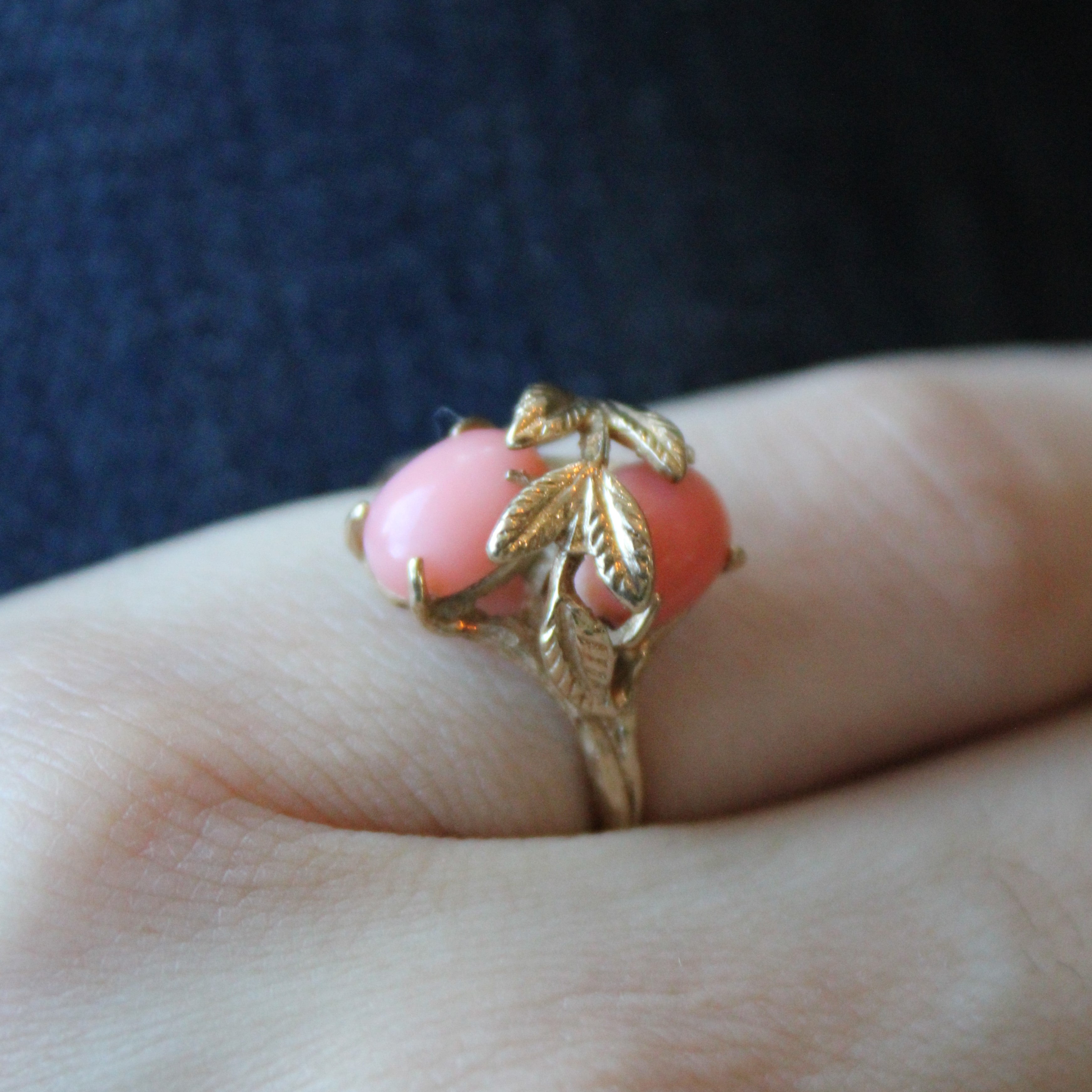 Bague cocktail en corail à motif de feuille | 1,80 ct | Taille 6,5 |