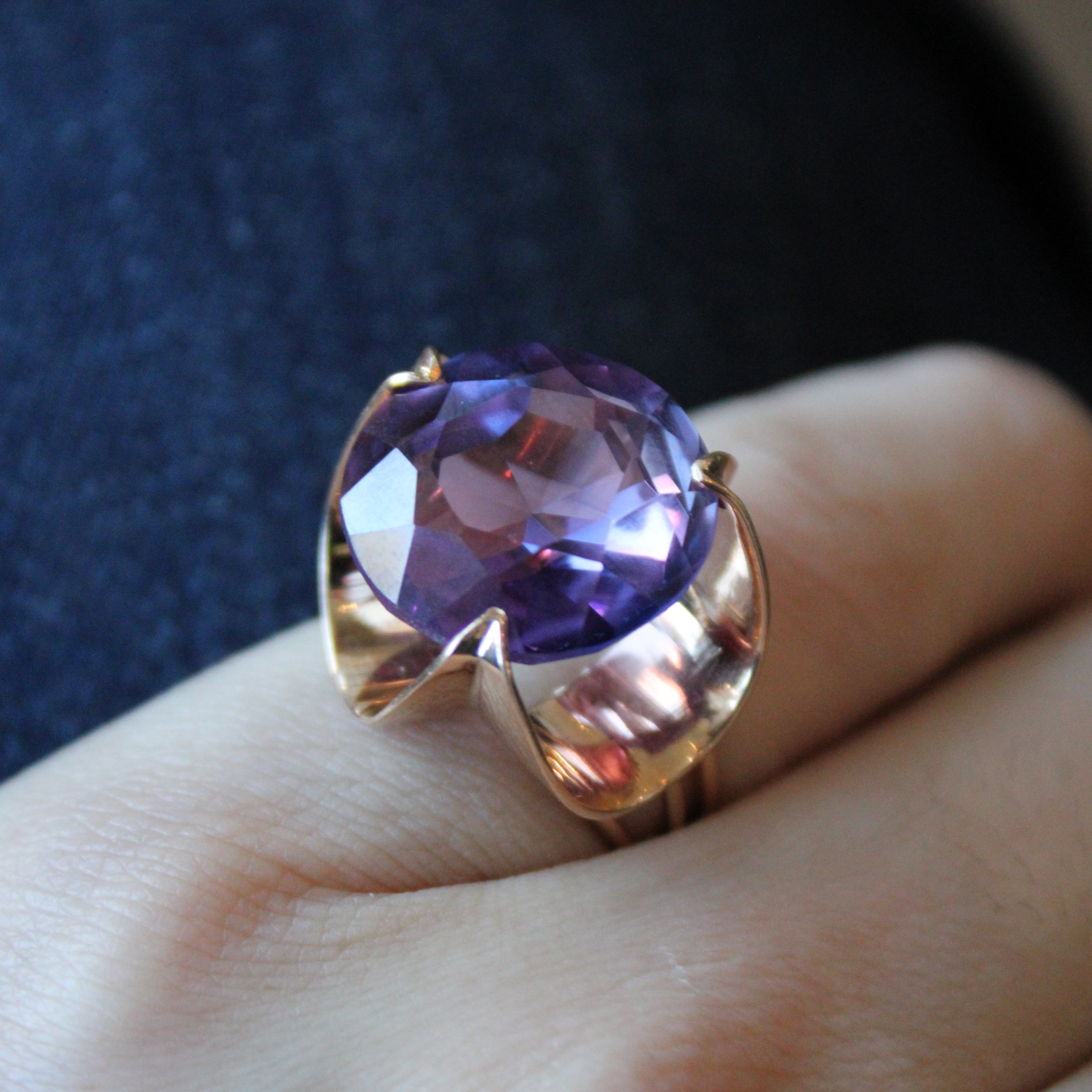 Synthetic Colour Change Sapphire Cocktail Ring | 15.50ct | SZ 5.5 |