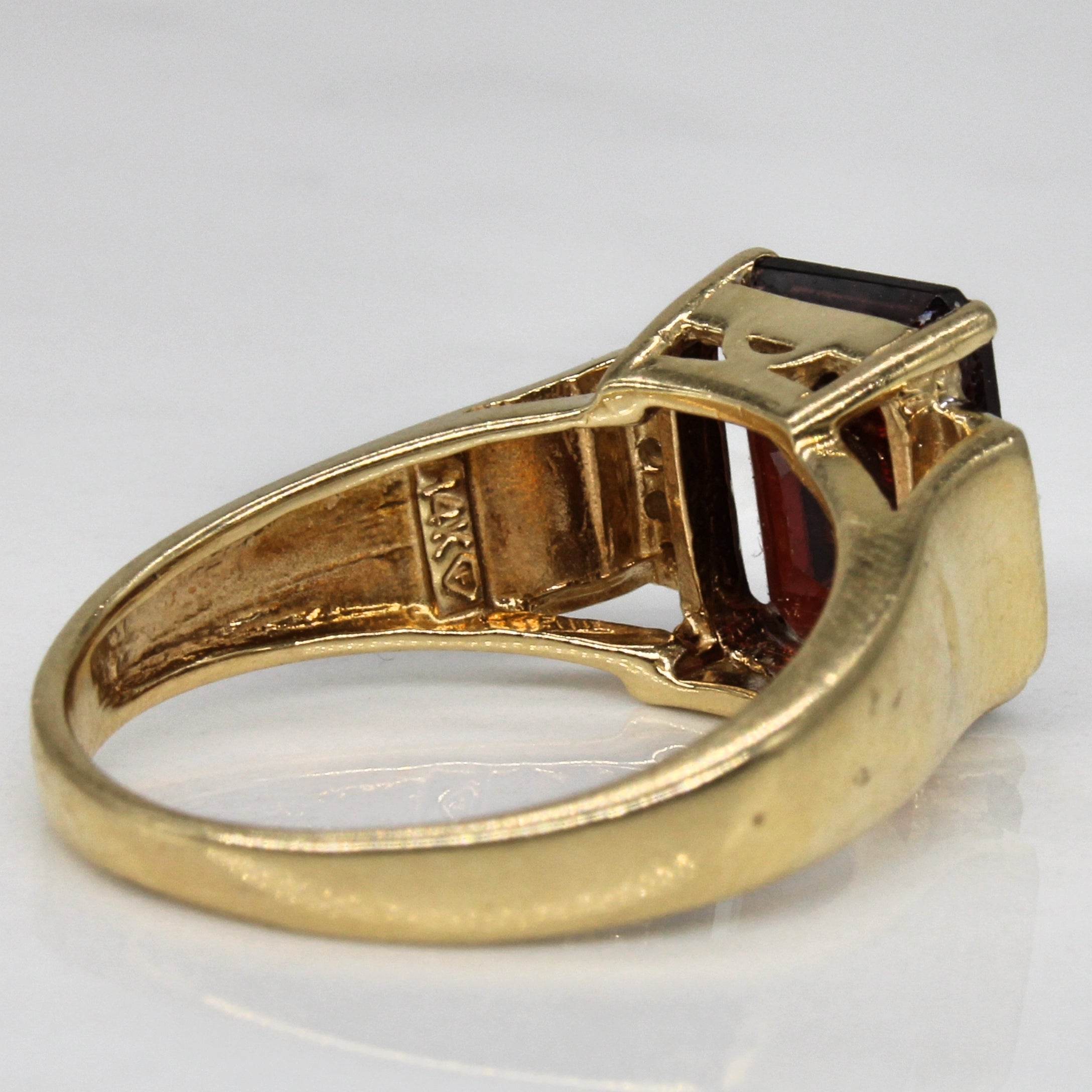 Garnet & Diamond Cocktail Ring | 3.25ct, 0.04ctw | SZ 6.75 |