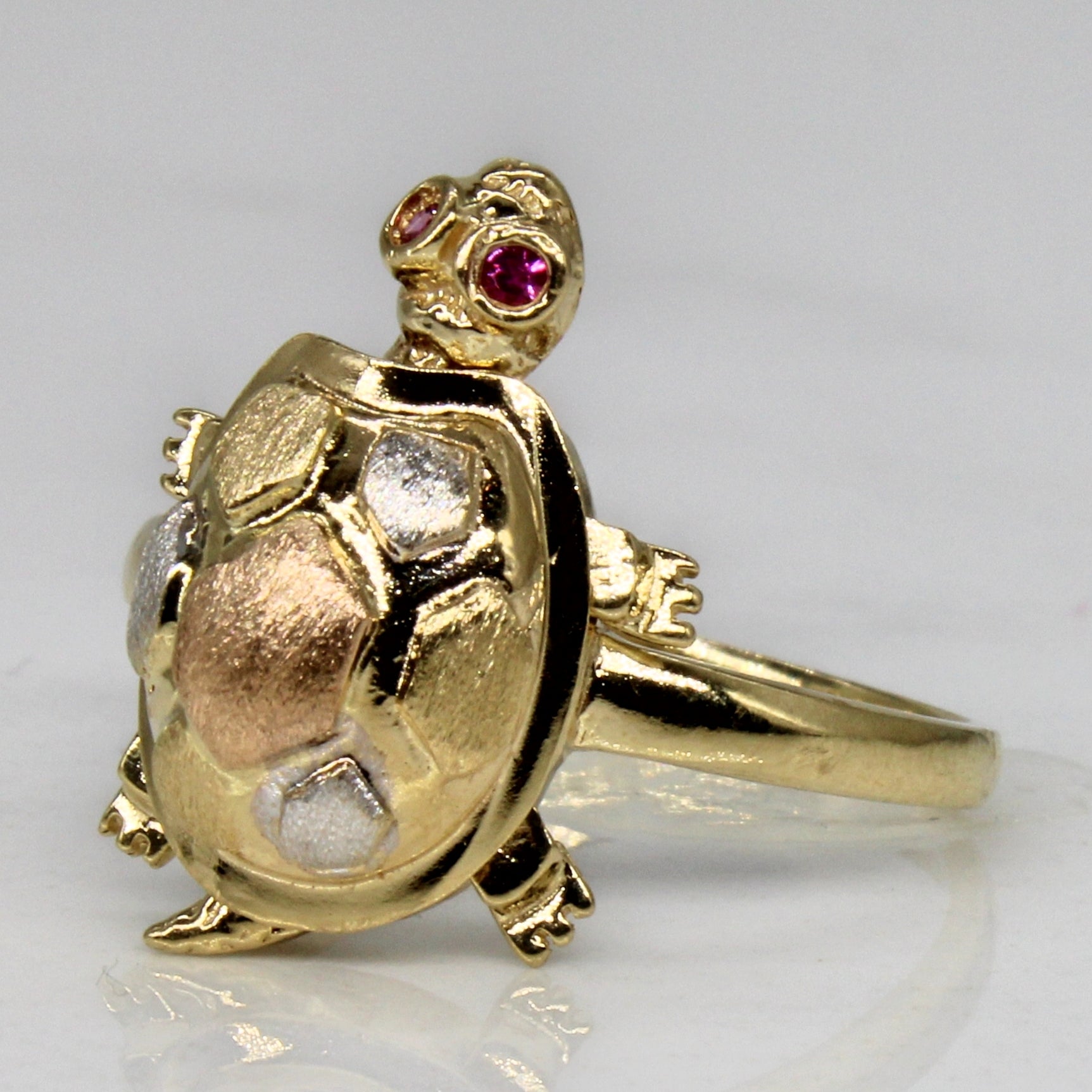Synthetic Ruby Waddling Turtle Ring | 0.02ctw | SZ 5.75 |