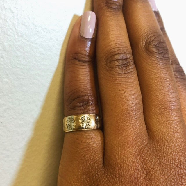 Two Tone Daisy Detailed Band | SZ 6 |