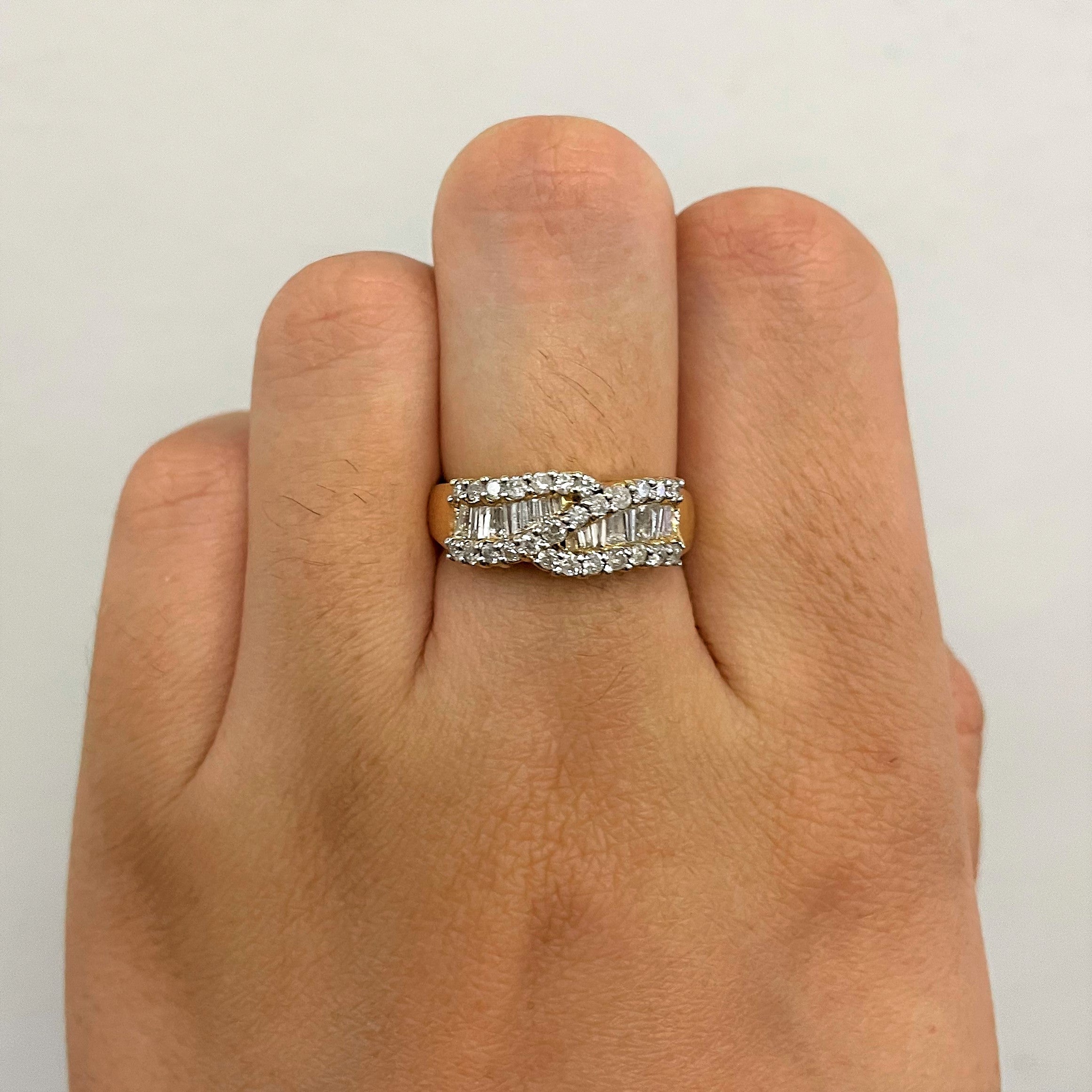 Bague sertie de plusieurs diamants | 0,84 ct au total | Taille 6,5 |