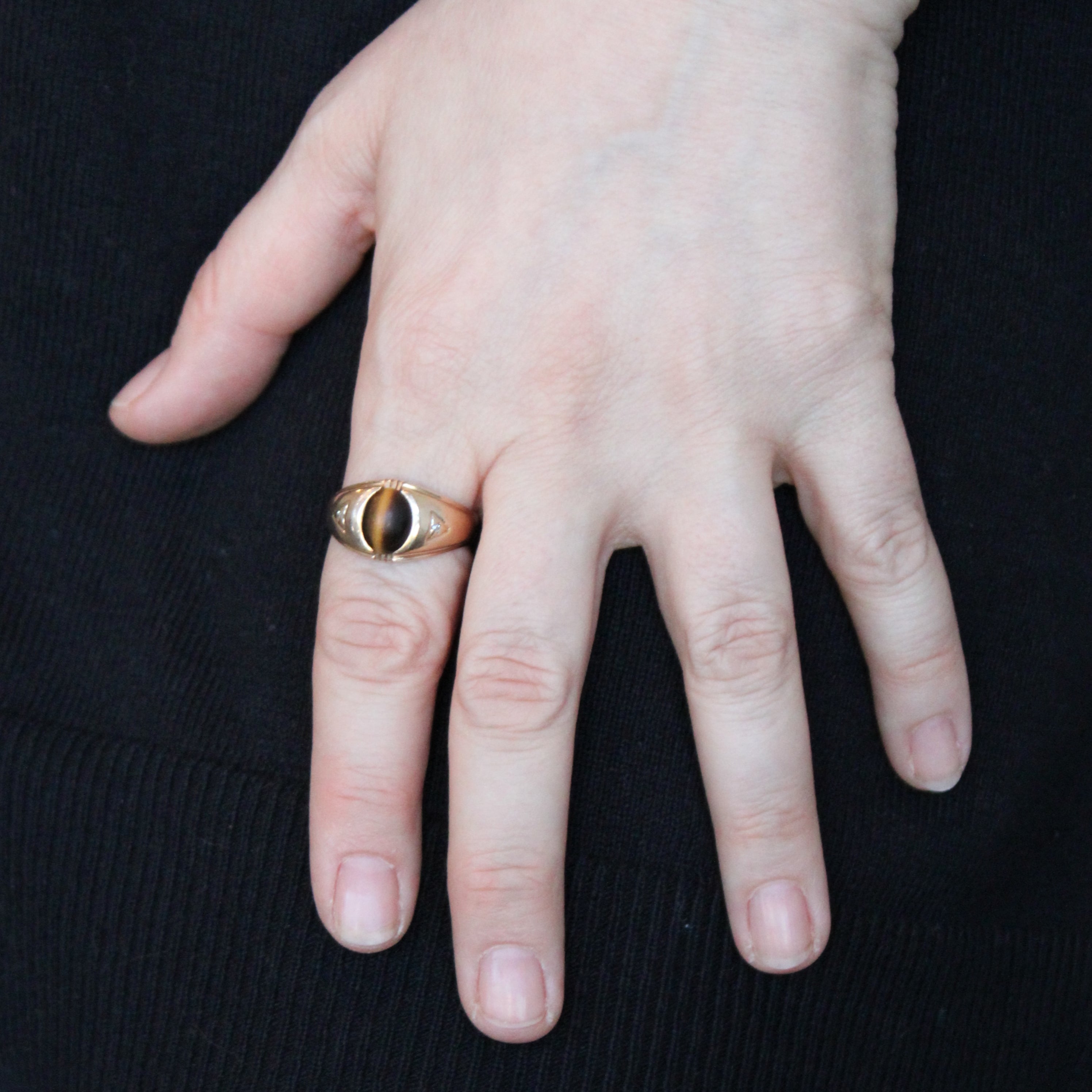 Bague œil de tigre et diamants | 2,00 ct, 0,02 ct au total | Taille 10,75 |