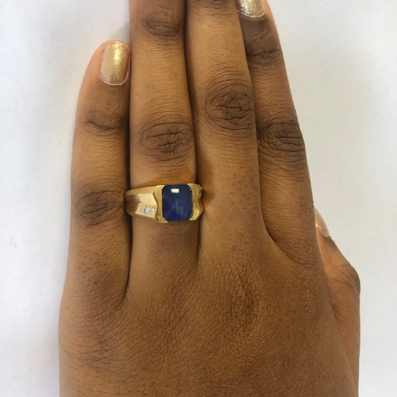 Bague à bords plats en saphir étoilé et diamants | 3,50 ct, 0,02 ct au total | Taille 9,25 |