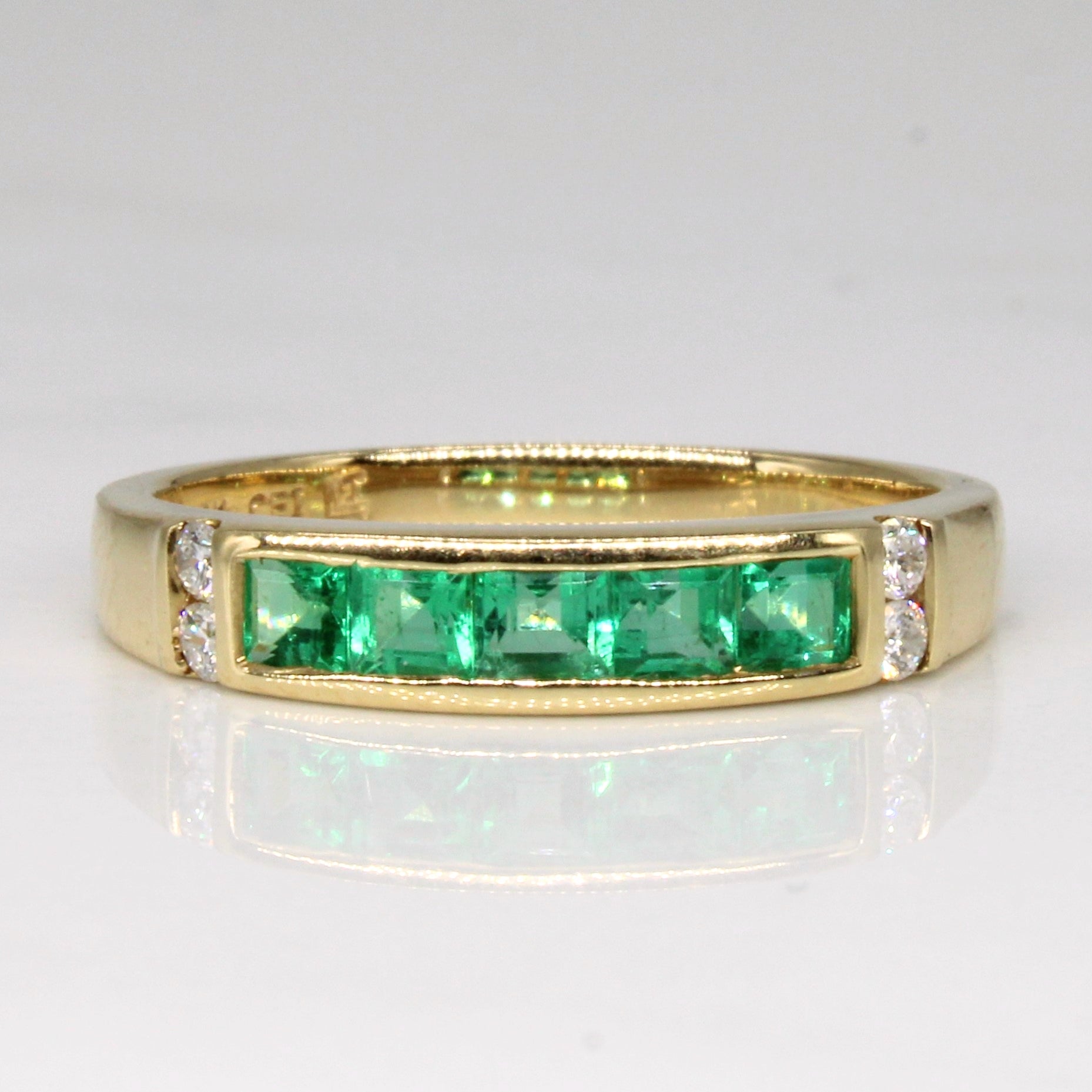 Bague en émeraudes et diamants | 0,50 ct, 0,06 ct | Taille 6,5 |