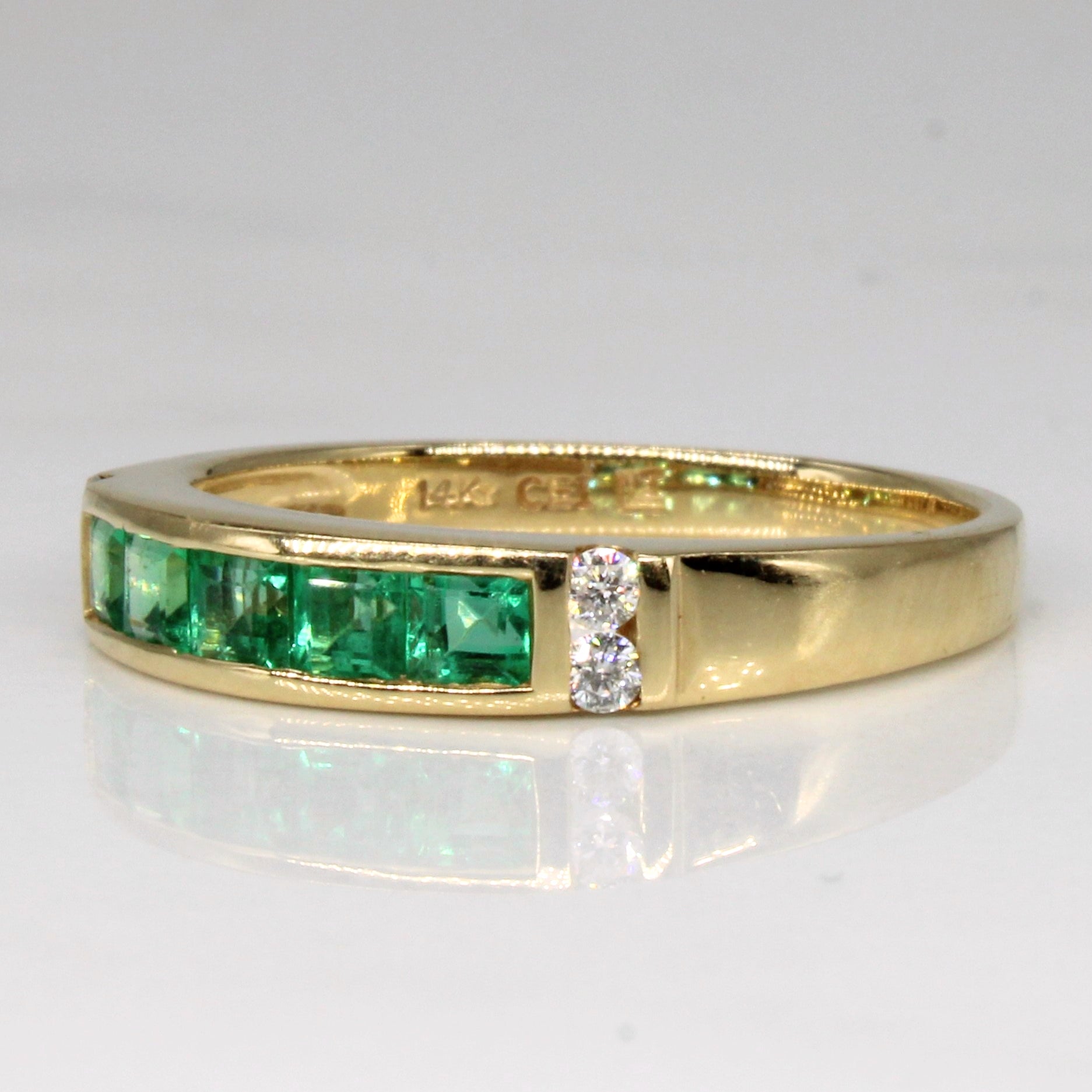 Bague en émeraudes et diamants | 0,50 ct, 0,06 ct | Taille 6,5 |