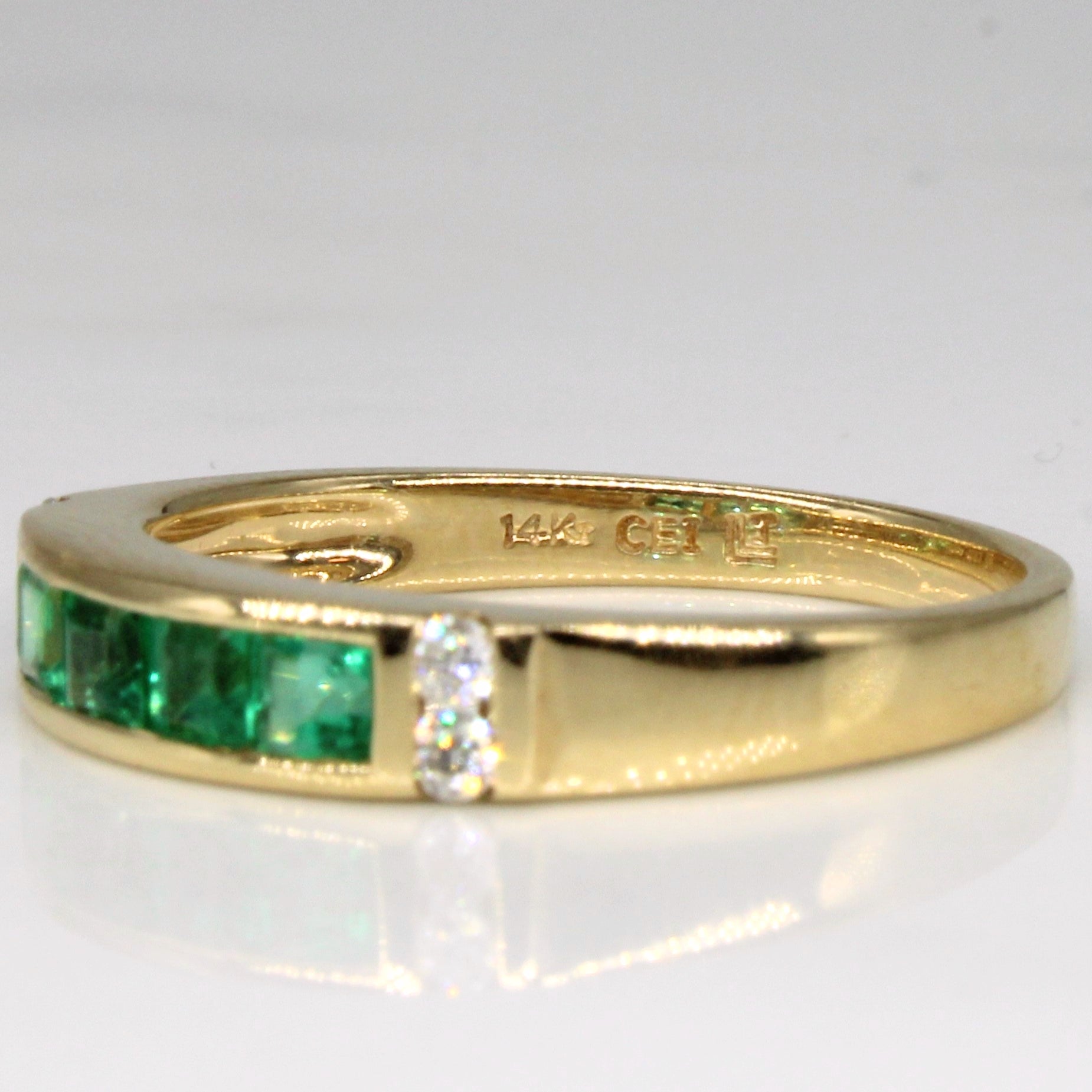 Bague en émeraudes et diamants | 0,50 ct, 0,06 ct | Taille 6,5 |