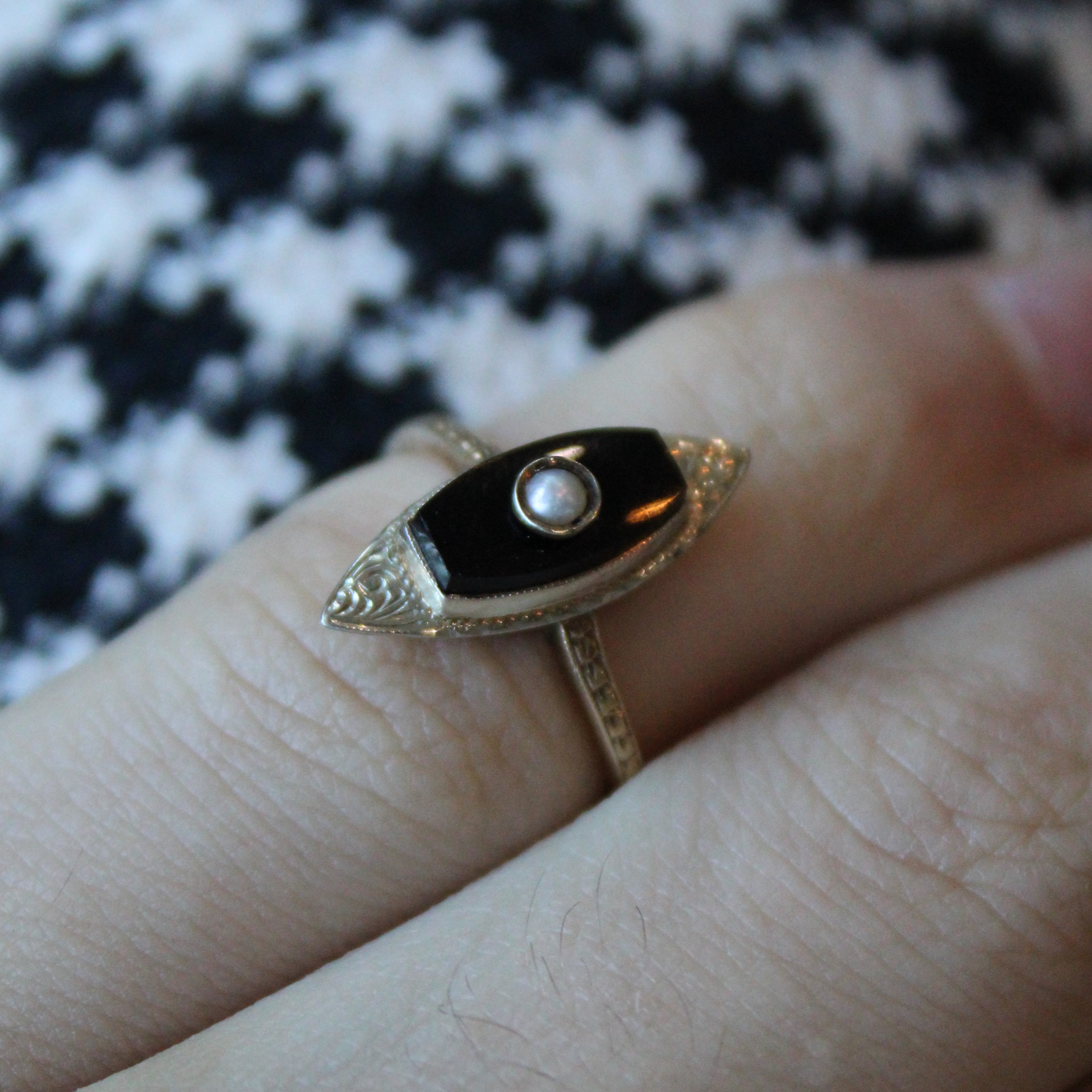 Mid Century Onyx & Pearl Ring | 0.70ct | SZ 3.5 |