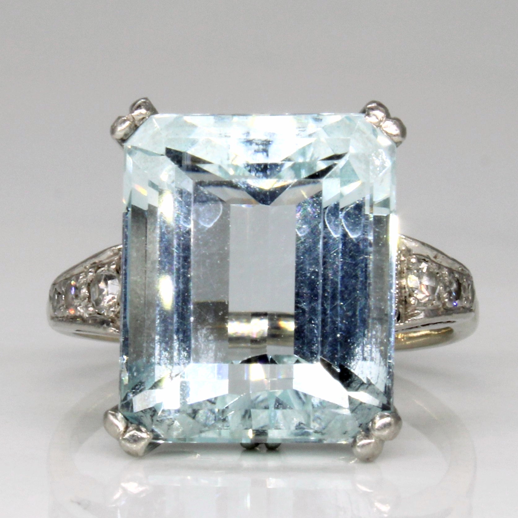 Bague cocktail aigue-marine et diamants | 8,20 ct, 0,10 ct au total | Taille 5,5 |