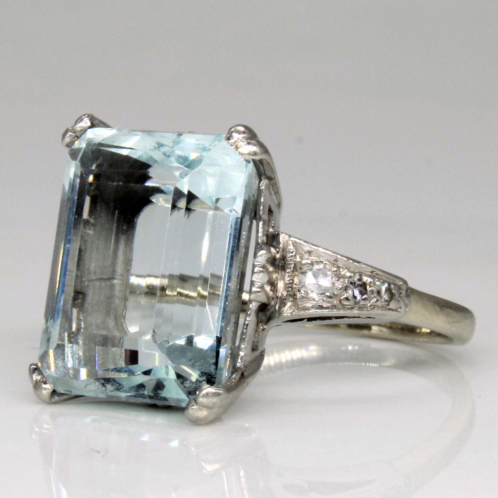 Bague cocktail aigue-marine et diamants | 8,20 ct, 0,10 ct au total | Taille 5,5 |