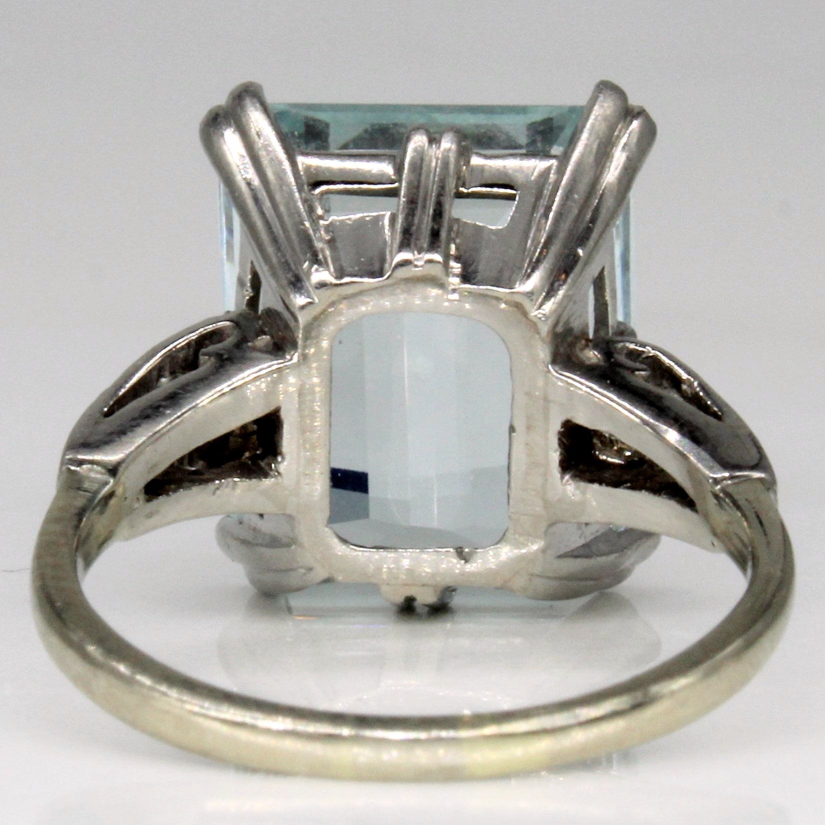Bague cocktail aigue-marine et diamants | 8,20 ct, 0,10 ct au total | Taille 5,5 |