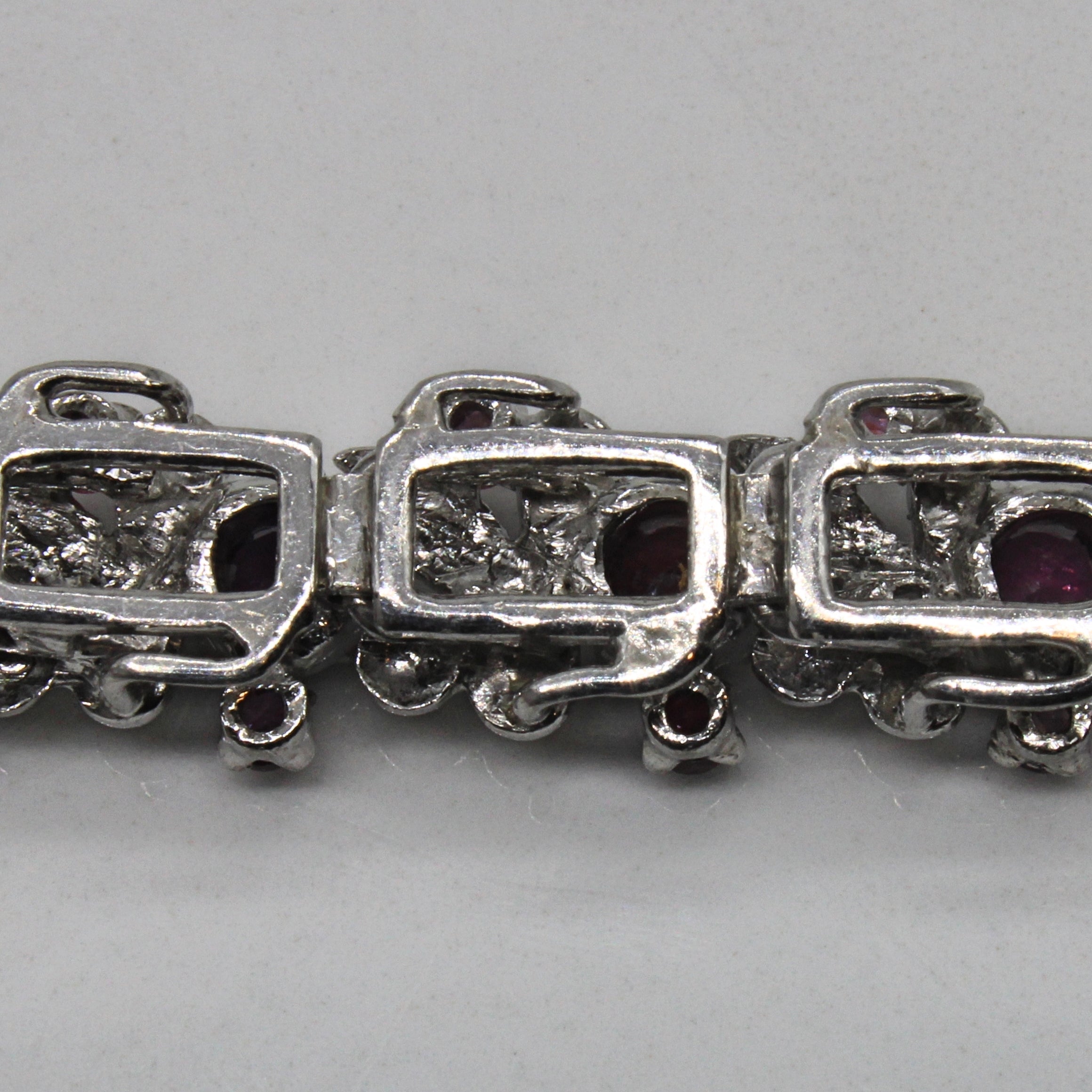 Bracelet floral en rubis | 5,95 ct | 17,8 cm |