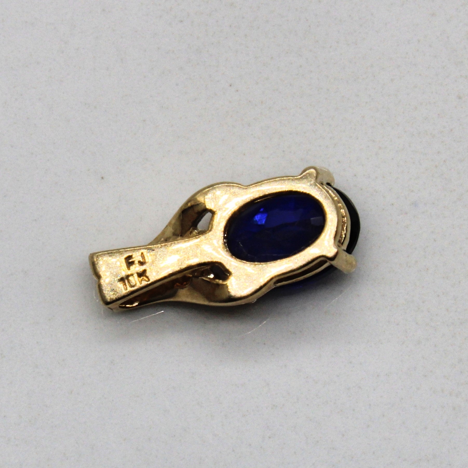 Sapphire & Diamond Pendant | 0.85ct, 0.01ct |