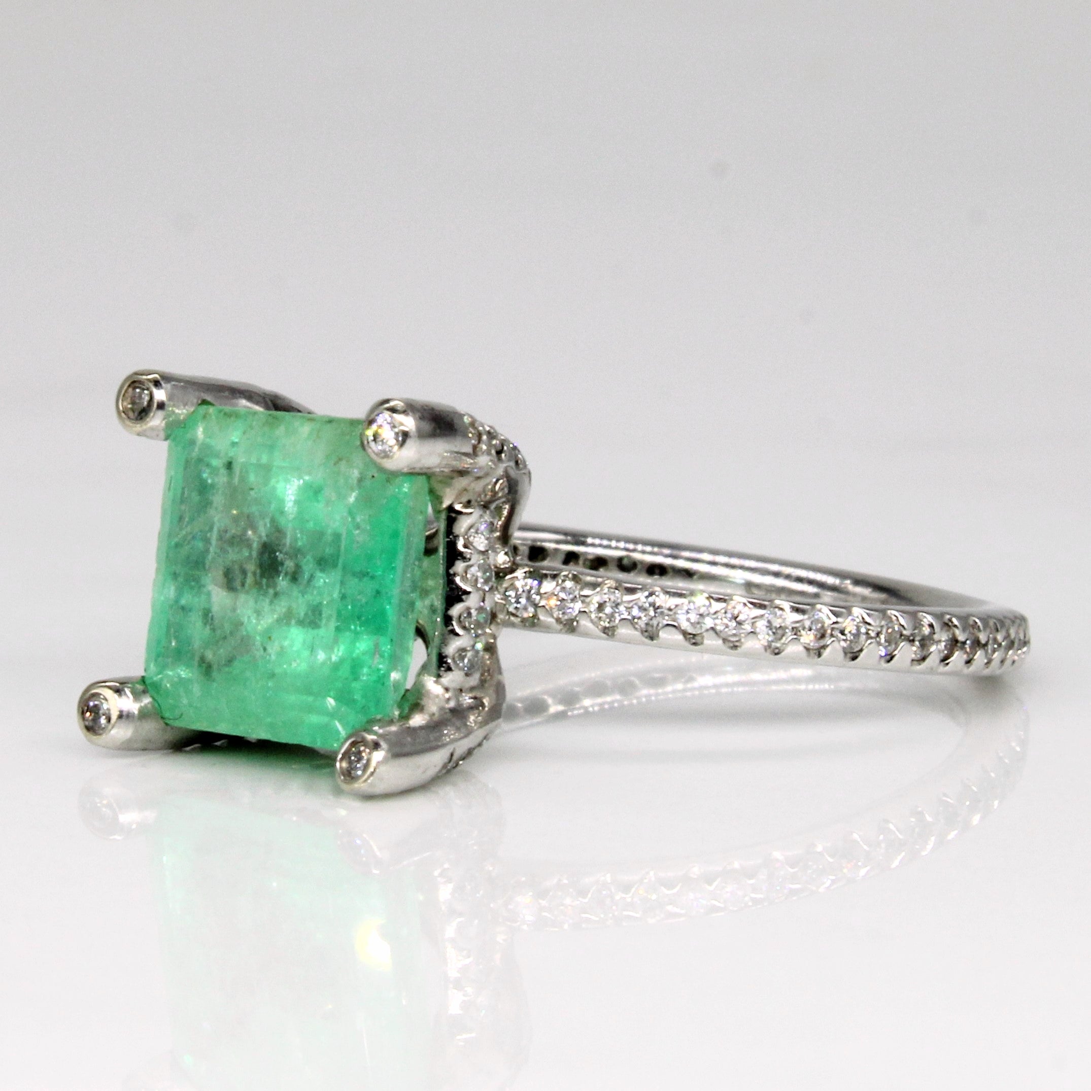 Bague cocktail émeraude et diamants | 2,50 ct, 0,36 ct au total | Taille 6,25 |