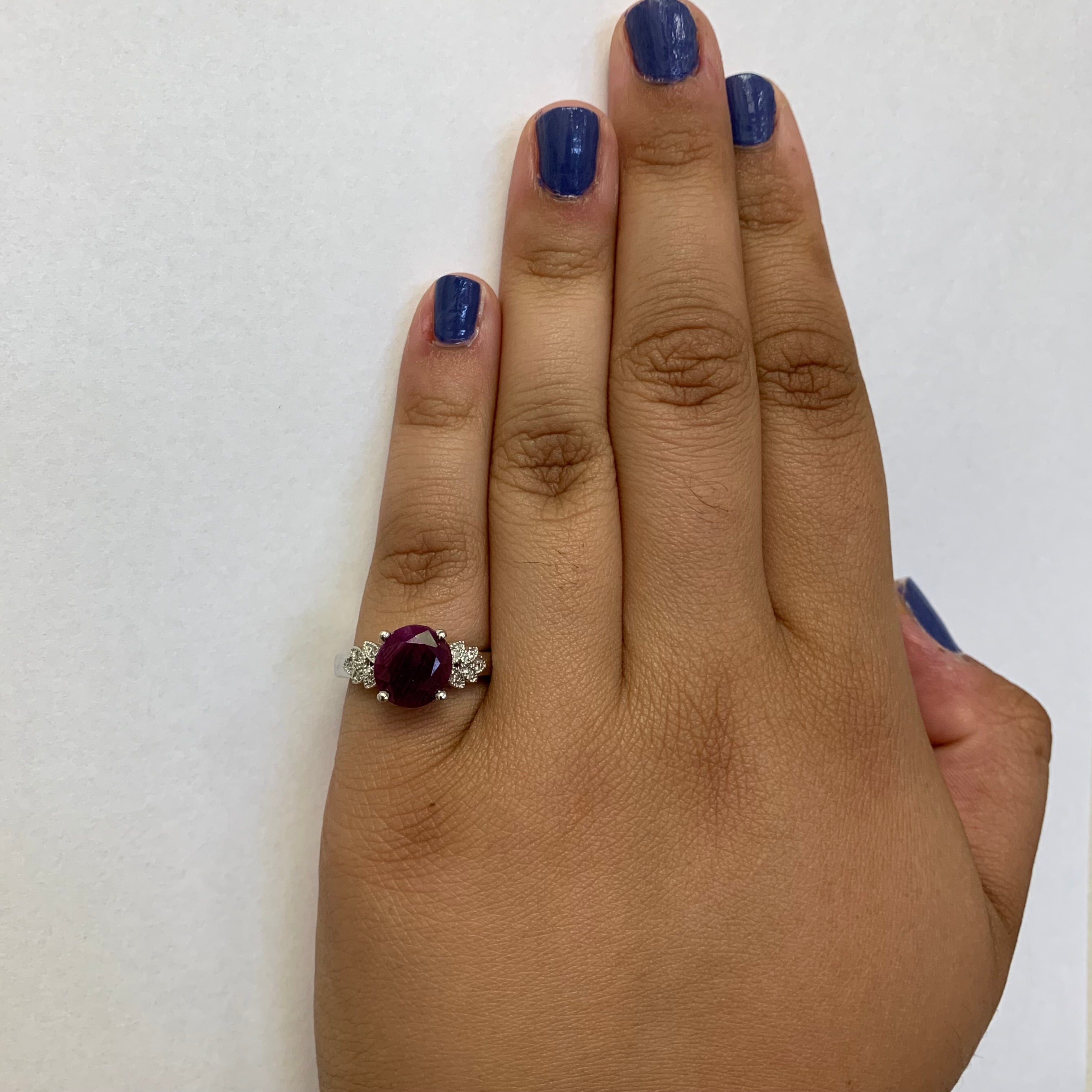 Bague rubis et diamants | 2,70 ct, 0,07 ct au total | Taille 6,5 |