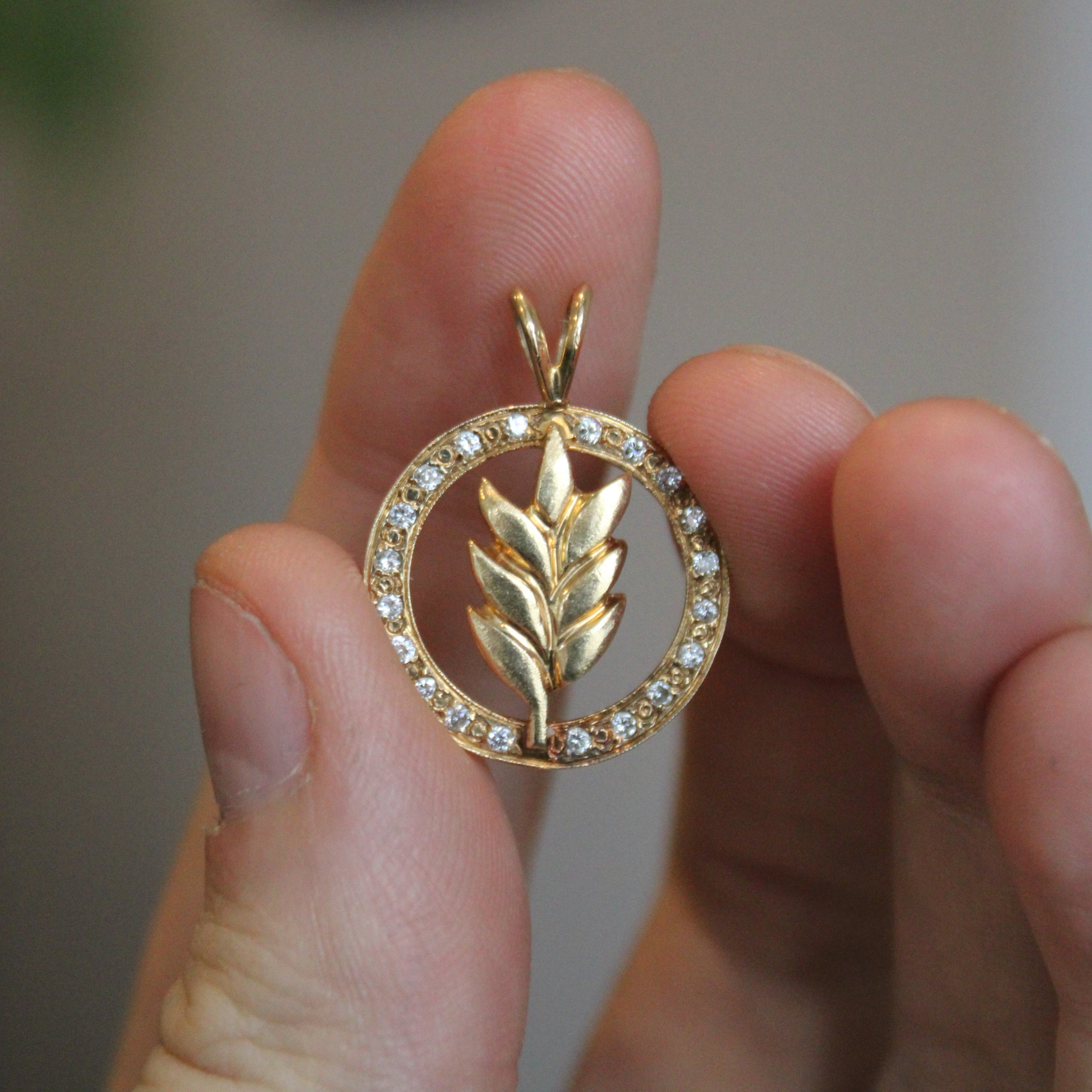 Diamond Leaf Circular Pendant | 0.32ctw |