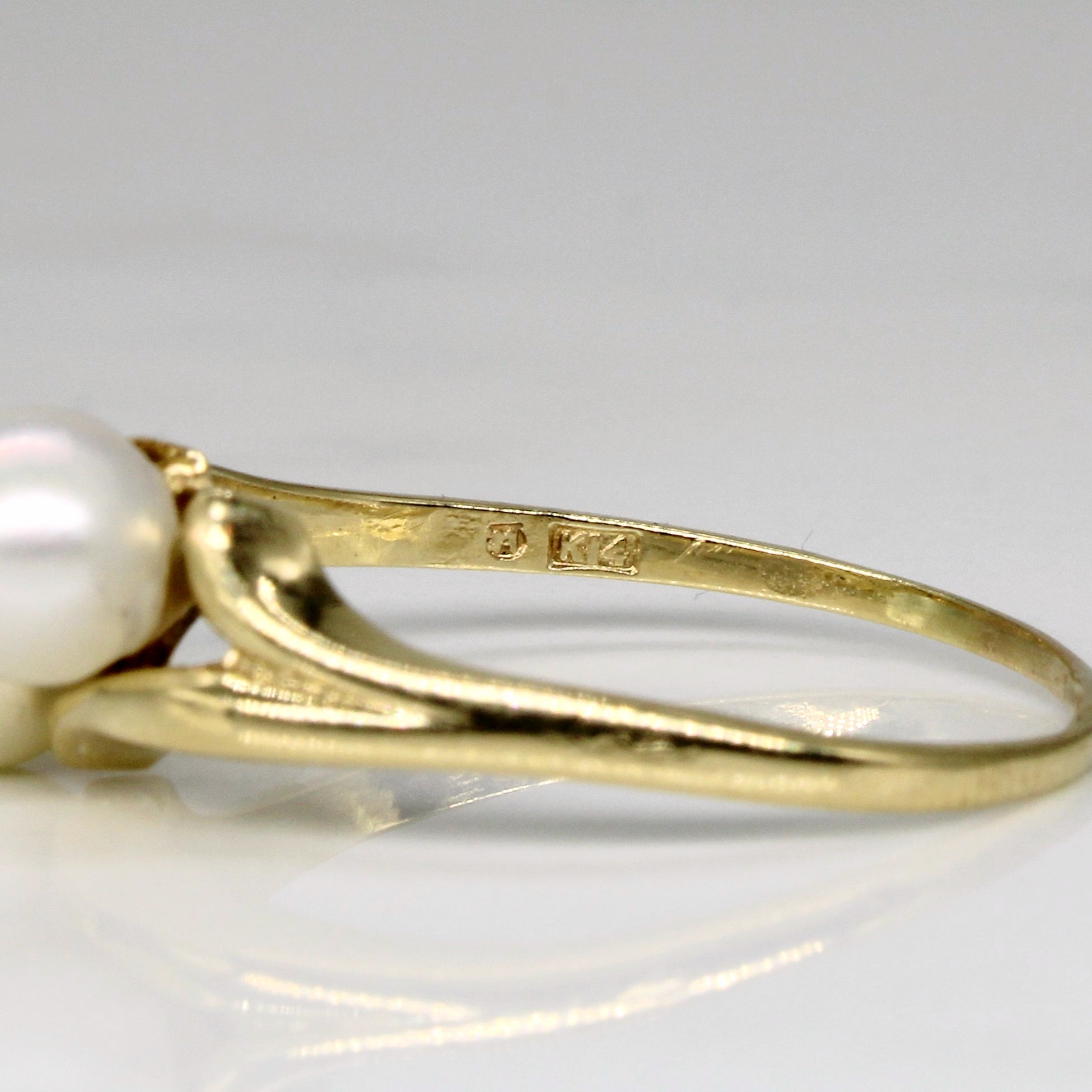 White & Cream Pearl Bypass Ring | SZ 10 |