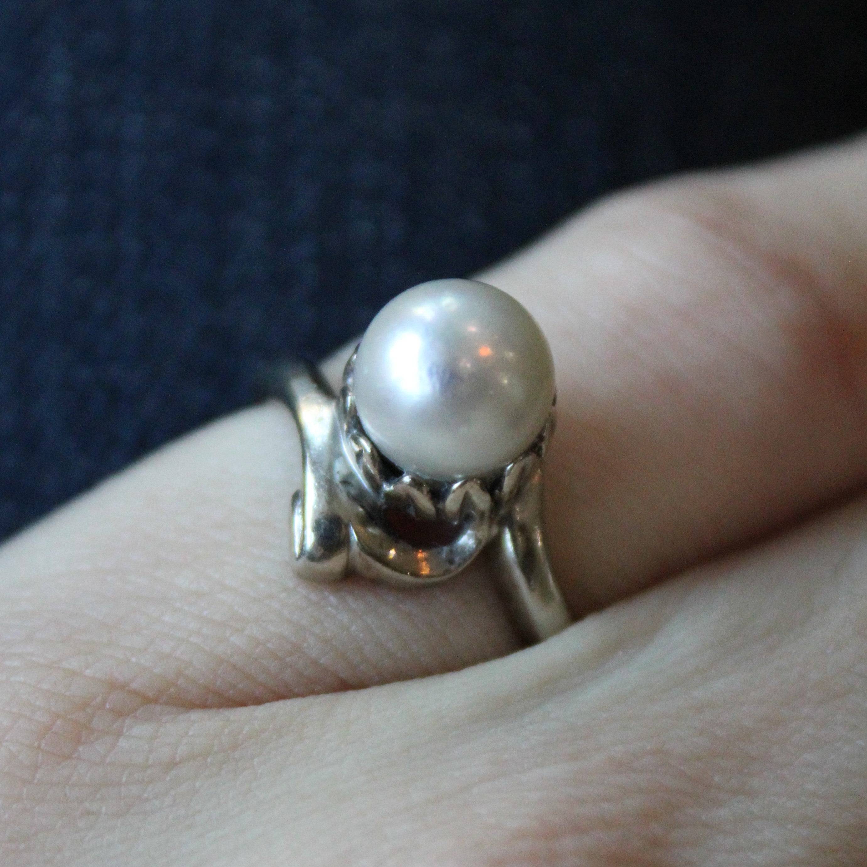 Mid Century Pearl Bypass Ring | SZ 6.5 |