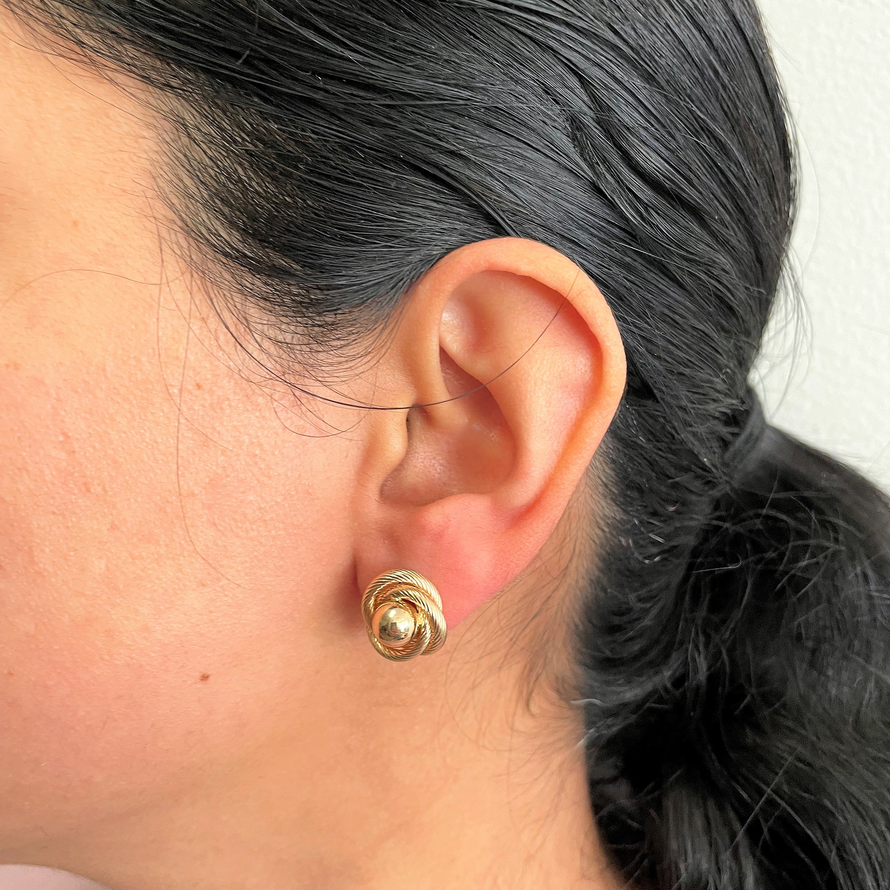 Gold Swirl Stud Earrings |