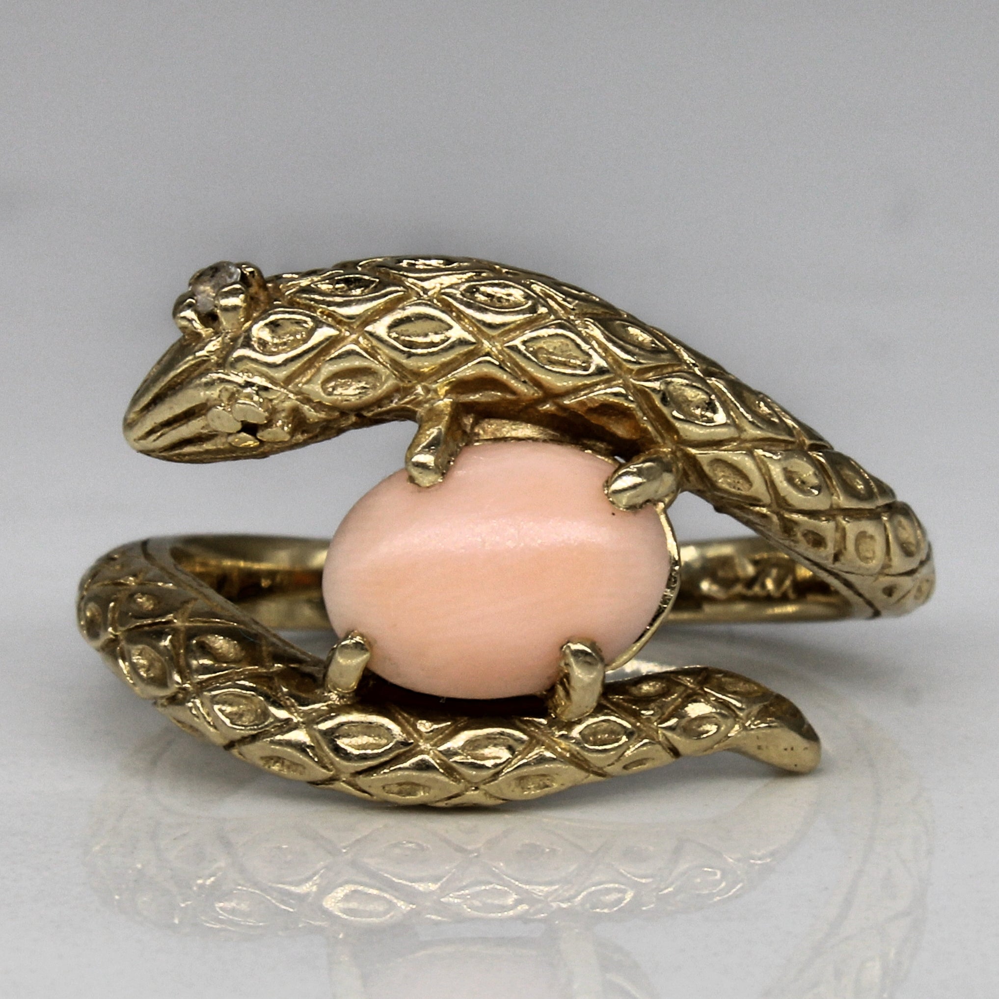 Bague serpent en corail et saphir | 0,90 ct, 0,02 ct | Taille 6,5 |