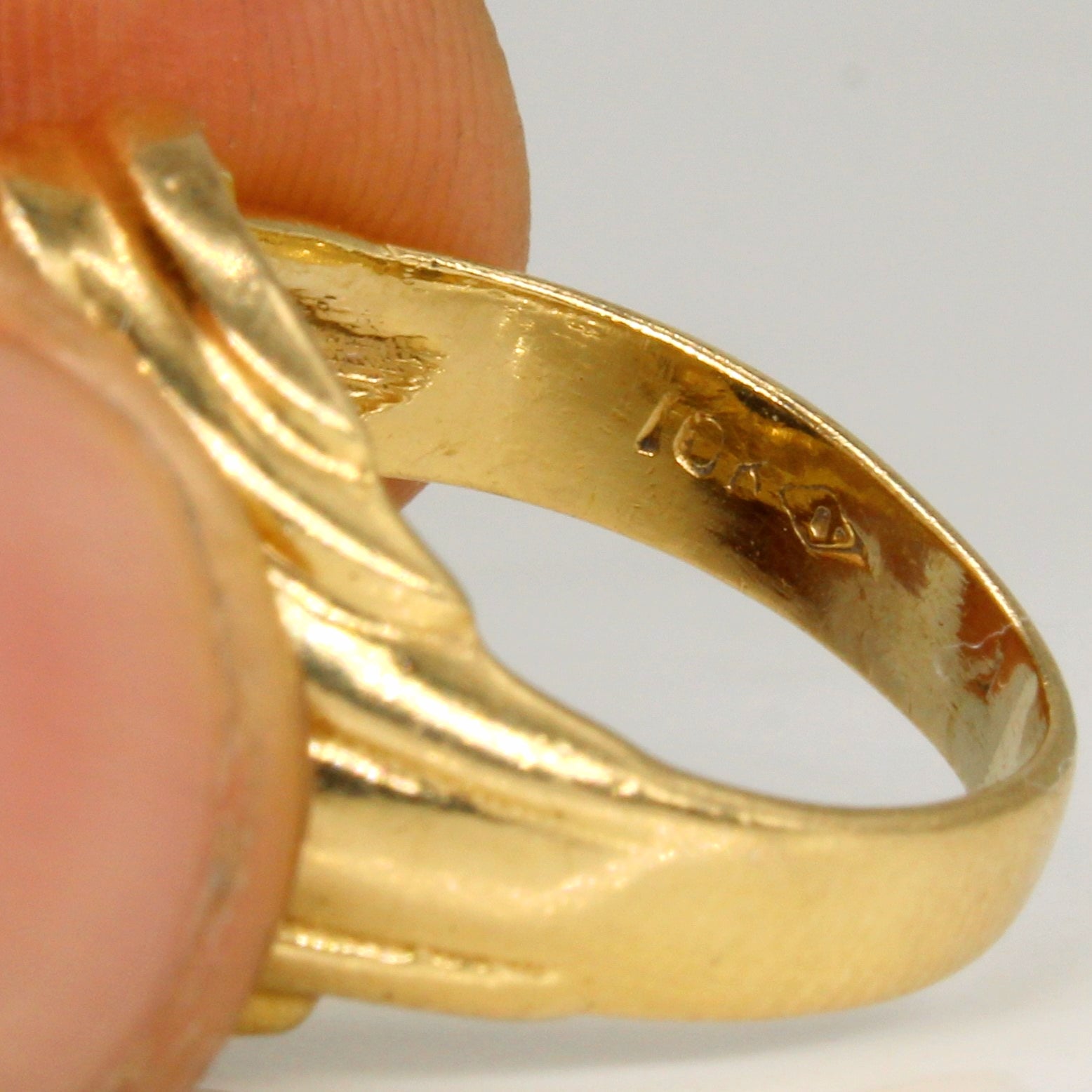 Onyx Initial 'C' Ring | 2.00ct | SZ 5.75 |