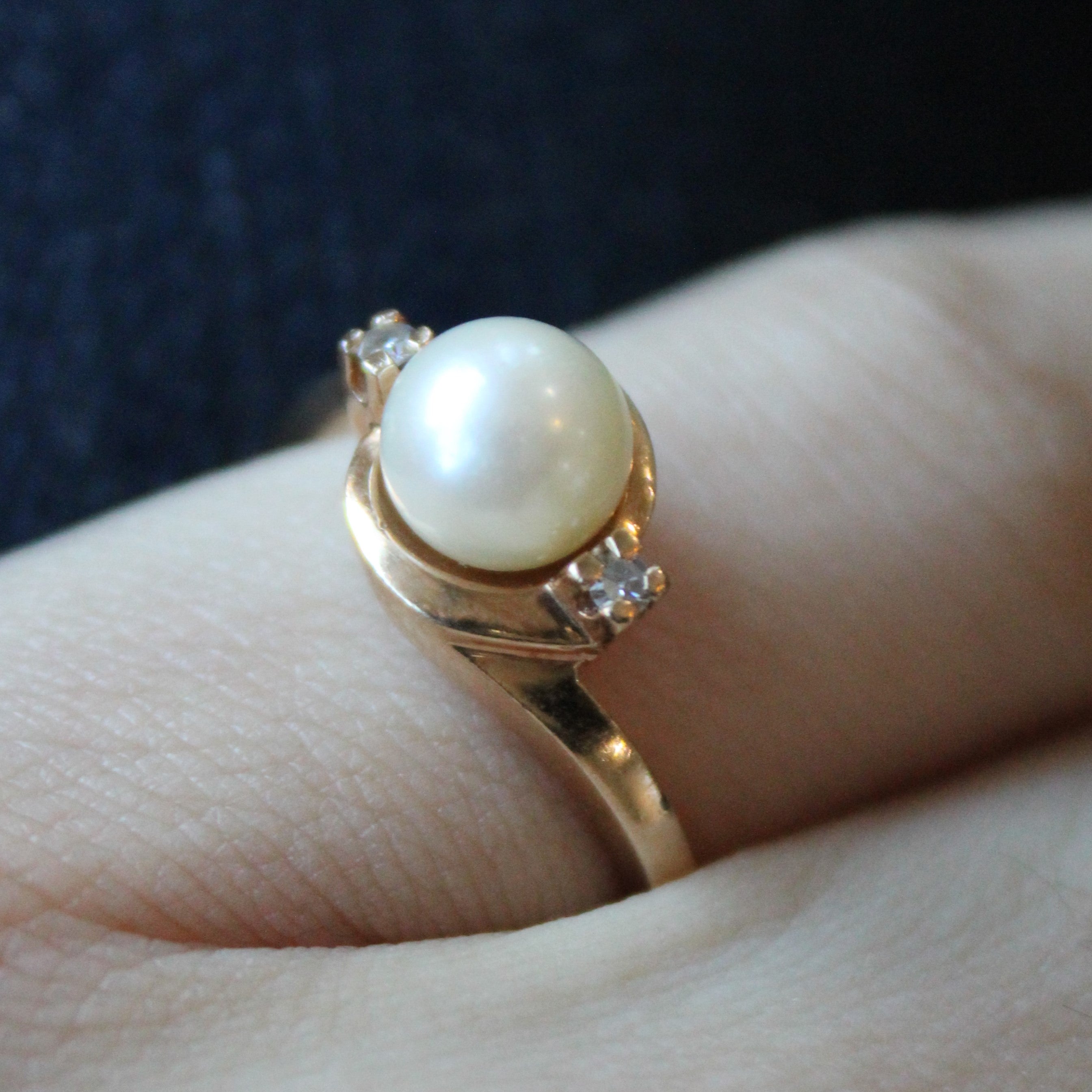 Pearl & Diamond Bypass Ring | 0.04ctw | SZ 6.25 |