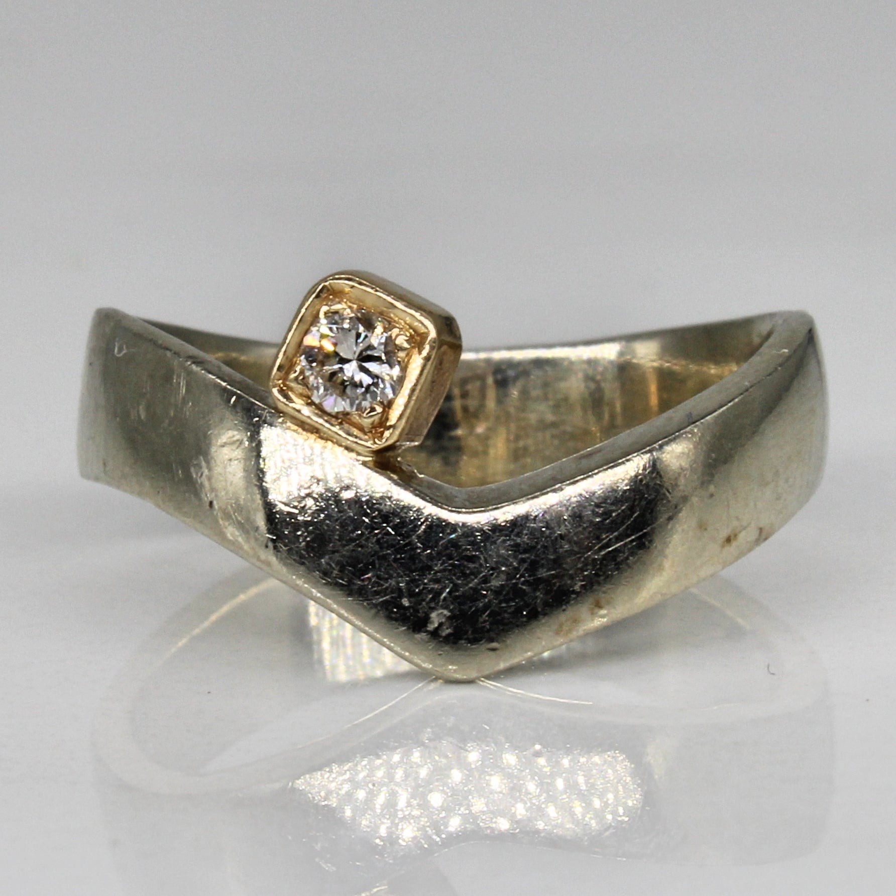 Abstract Diamond Chevron Ring | 0.07ct | SZ 5.75 |