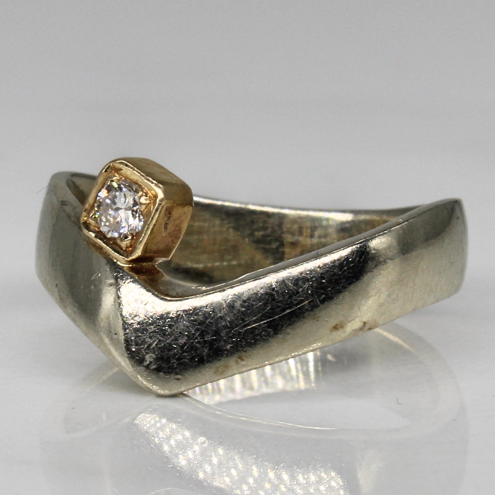 Abstract Diamond Chevron Ring | 0.07ct | SZ 5.75 |