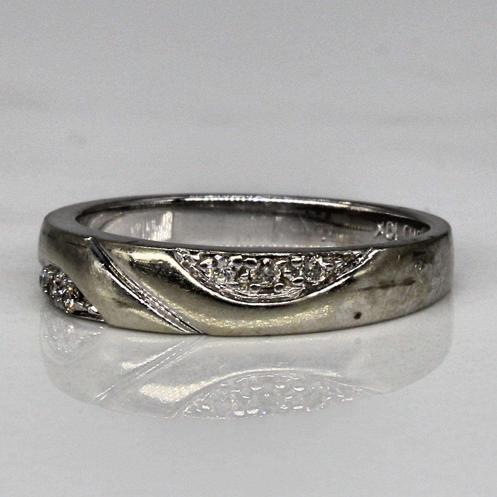 Diamond Pave Twist Band | 0.06ctw | SZ 4.75 |