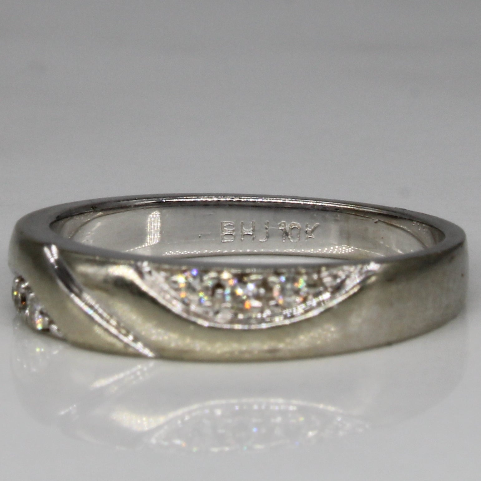 Diamond Pave Twist Band | 0.06ctw | SZ 4.75 |