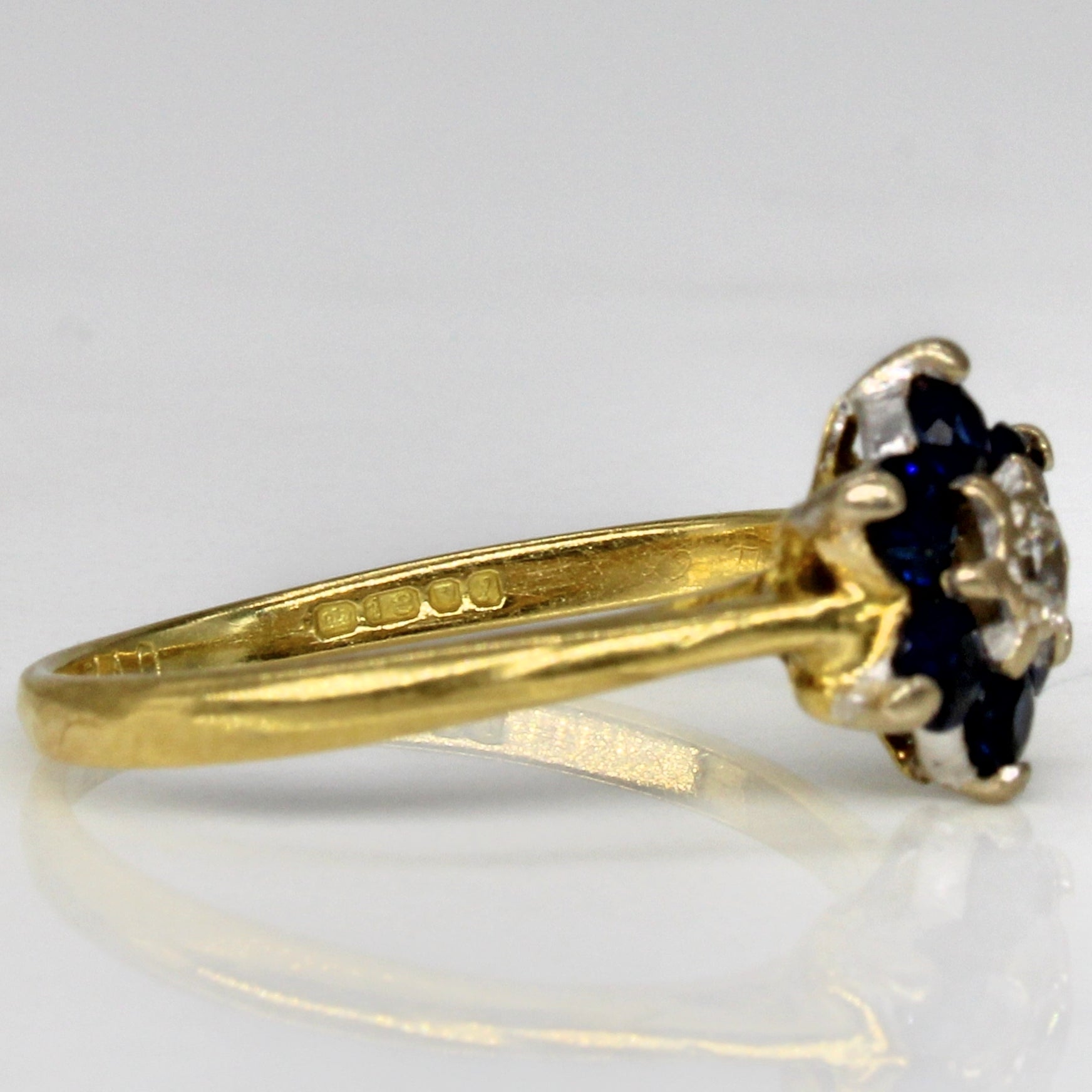 1966 London Hallmarked 18k Sapphire & Diamond Daisy Ring | 0.60ctw, 0.05ct | SZ 5.5 |