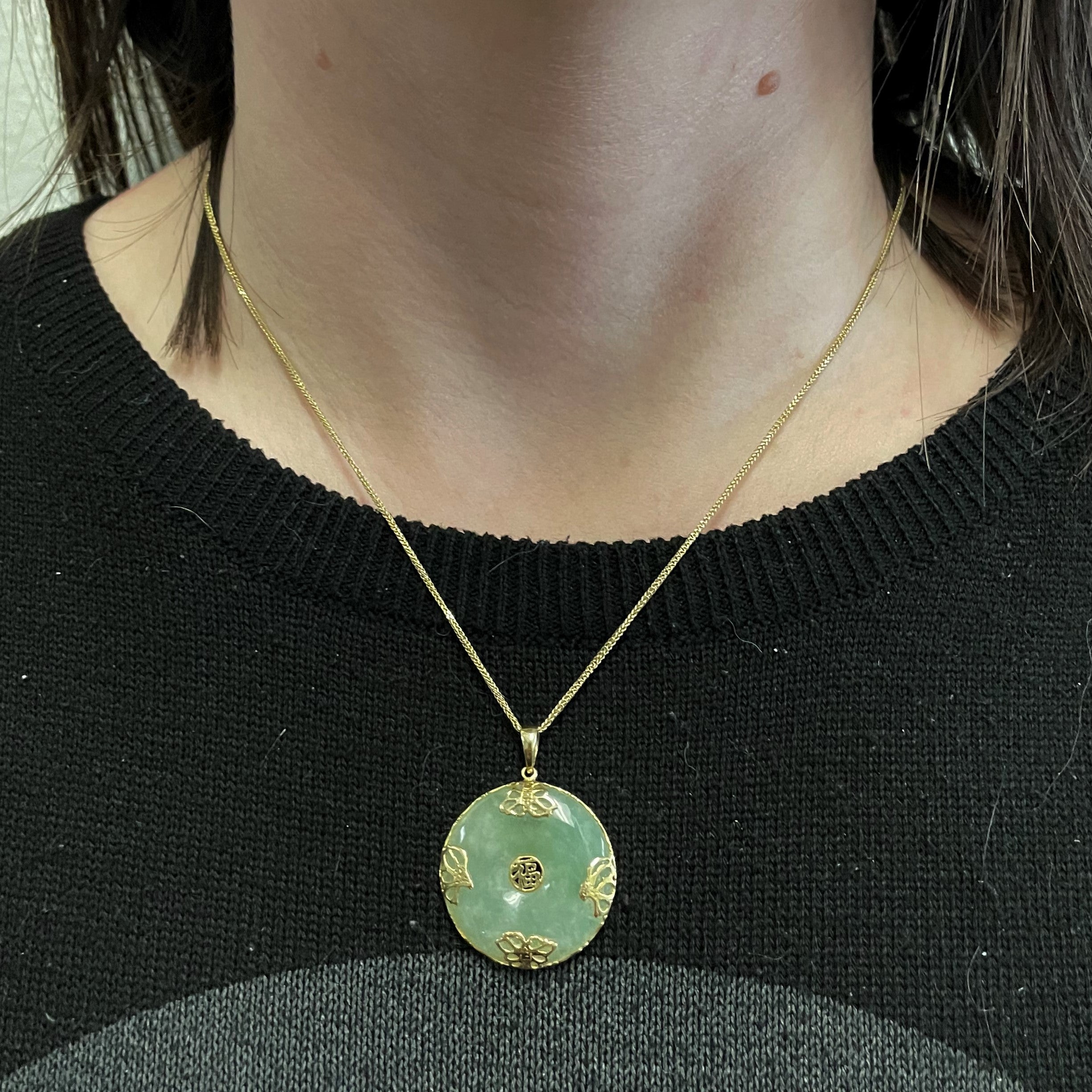 Collier médaillon en jade filigrané | 45,7 cm |