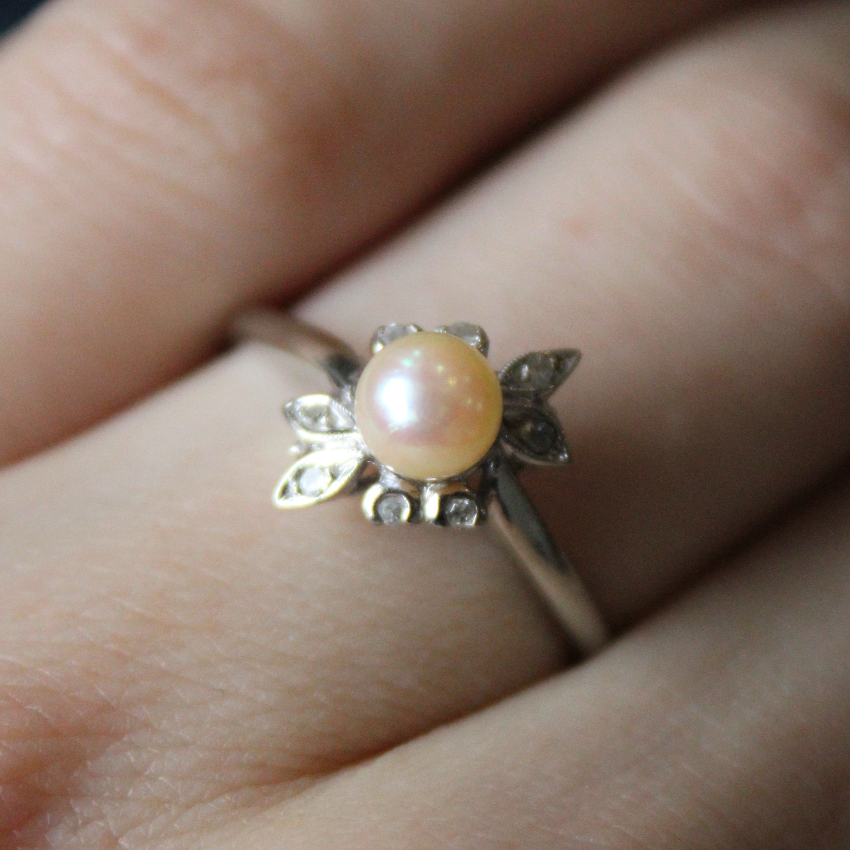 Pearl & Diamond Ring | 0.04ctw | SZ 8.5 |