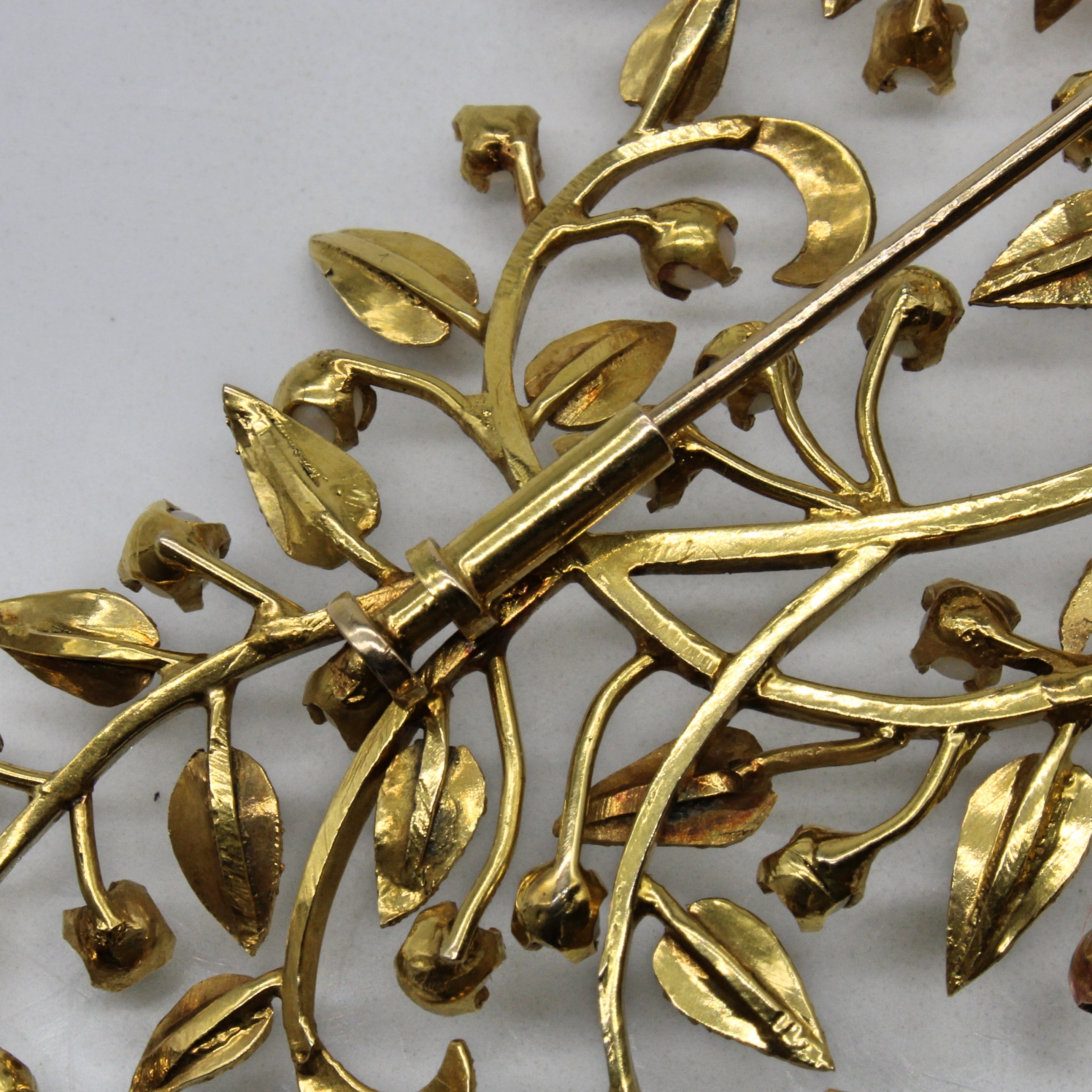 Floral Seed Pearl 15k Yellow Gold Brooch |