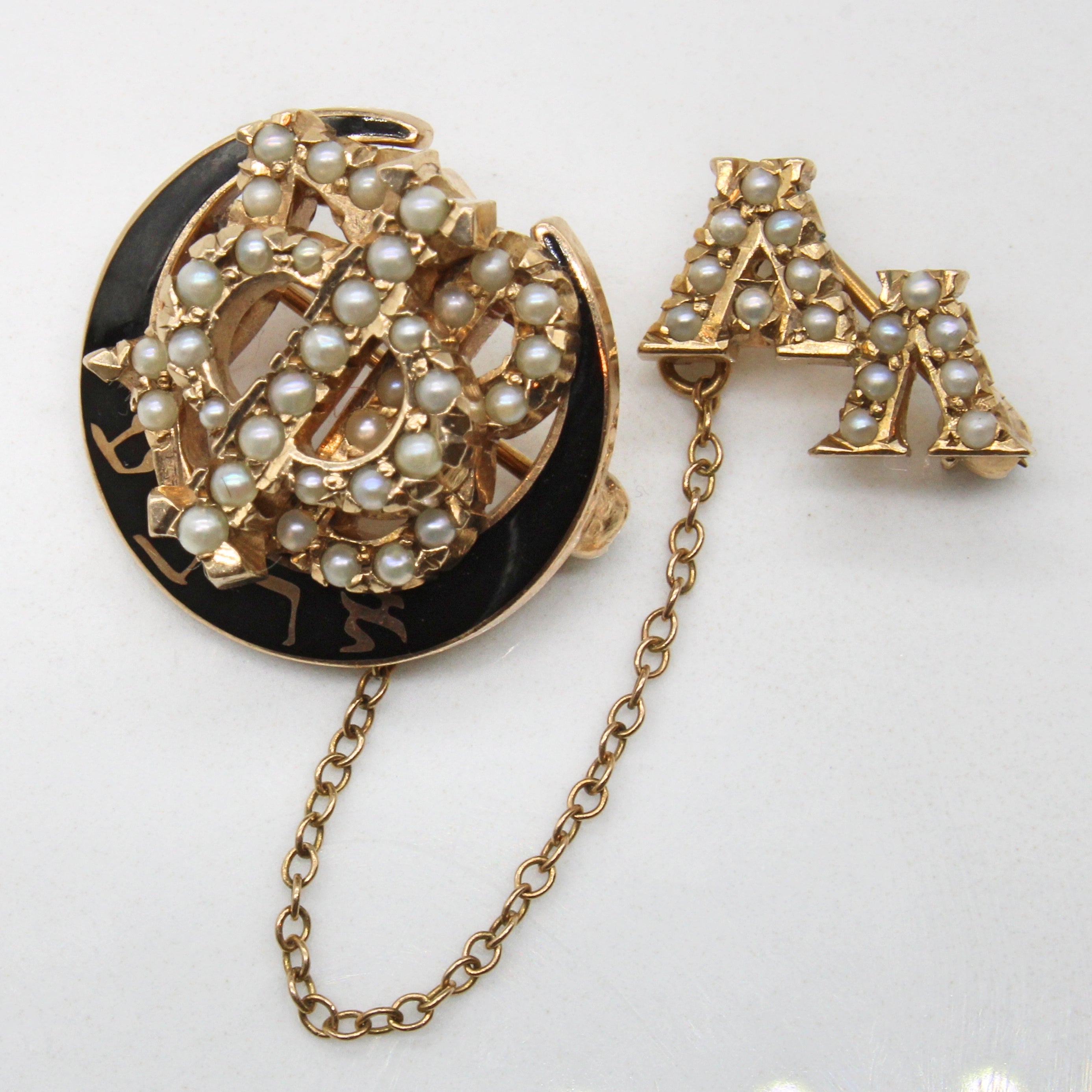 1950s Pearl Cloak Closure |