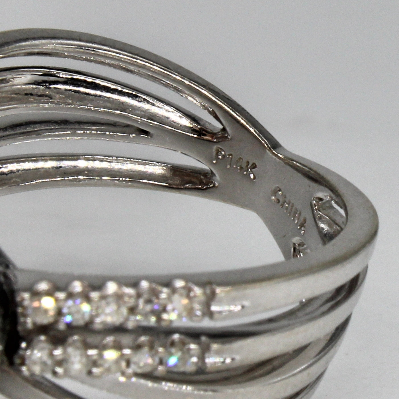 Black Pearl & Diamond Ring | 0.15ctw | SZ 7 |